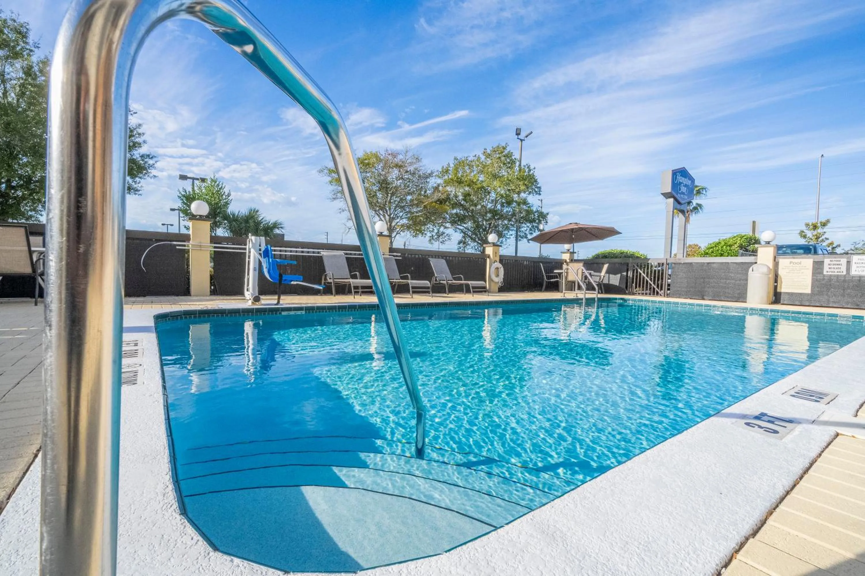 Swimming pool in Hampton Inn by Hilton Spring Hill