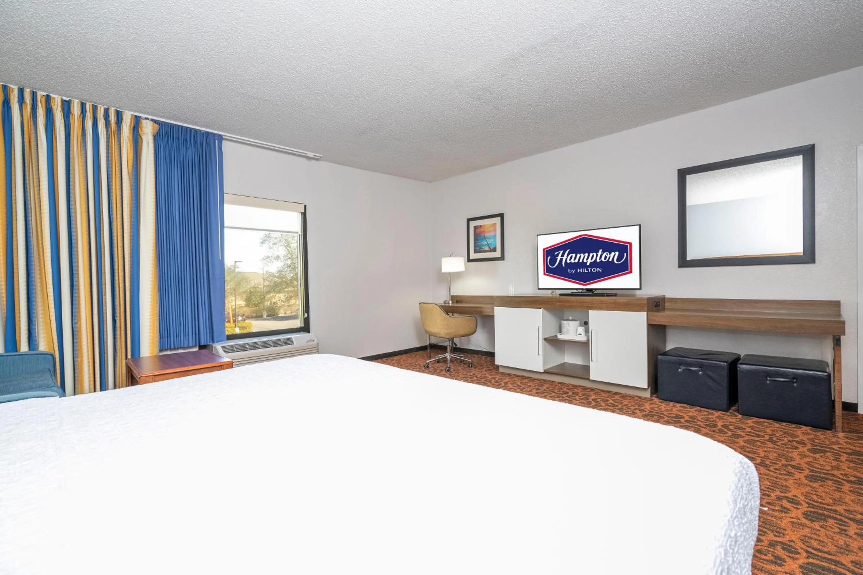 Bedroom, Bed in Hampton Inn by Hilton Spring Hill