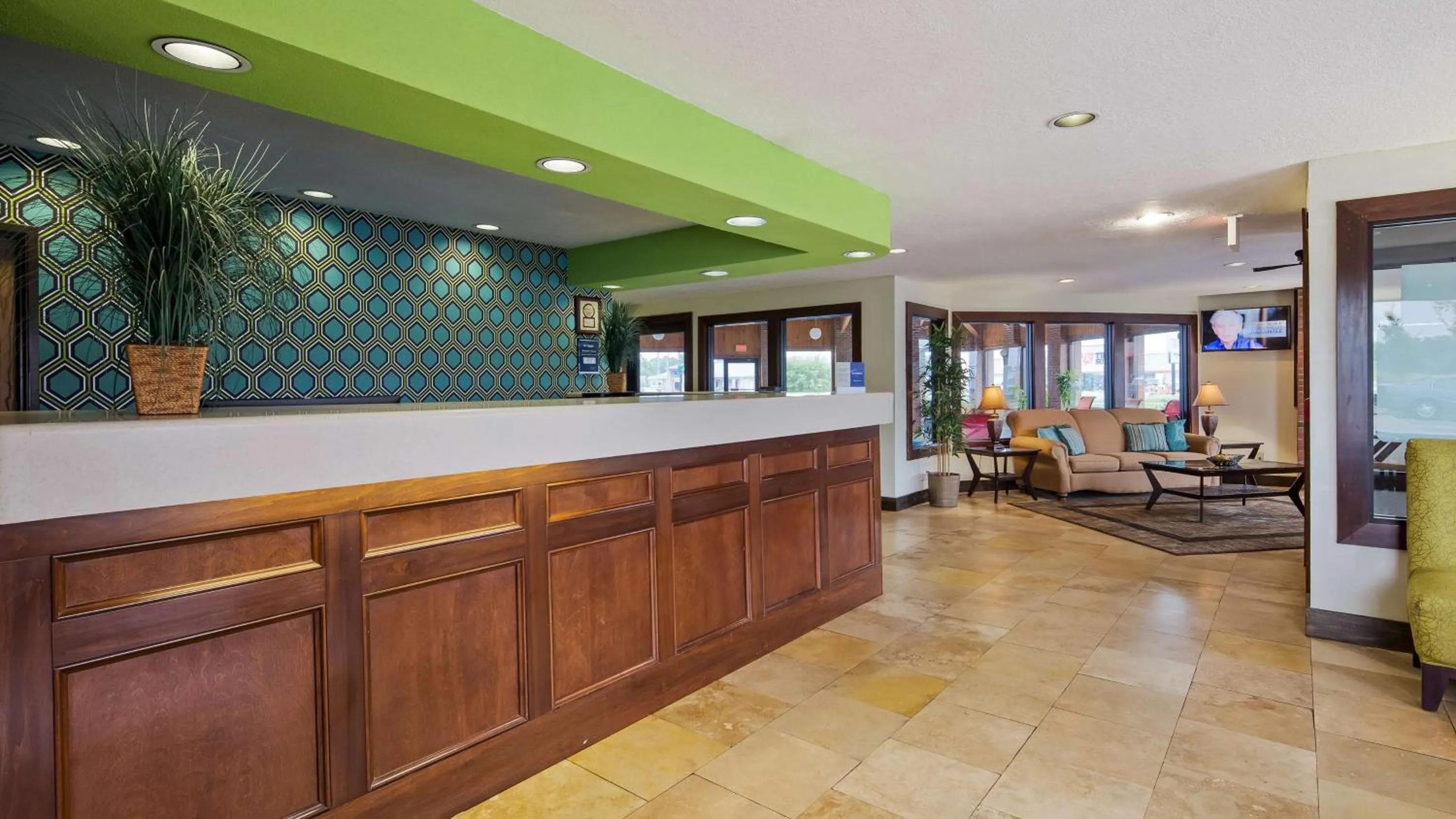 Lobby or reception in Best Western Norwalk