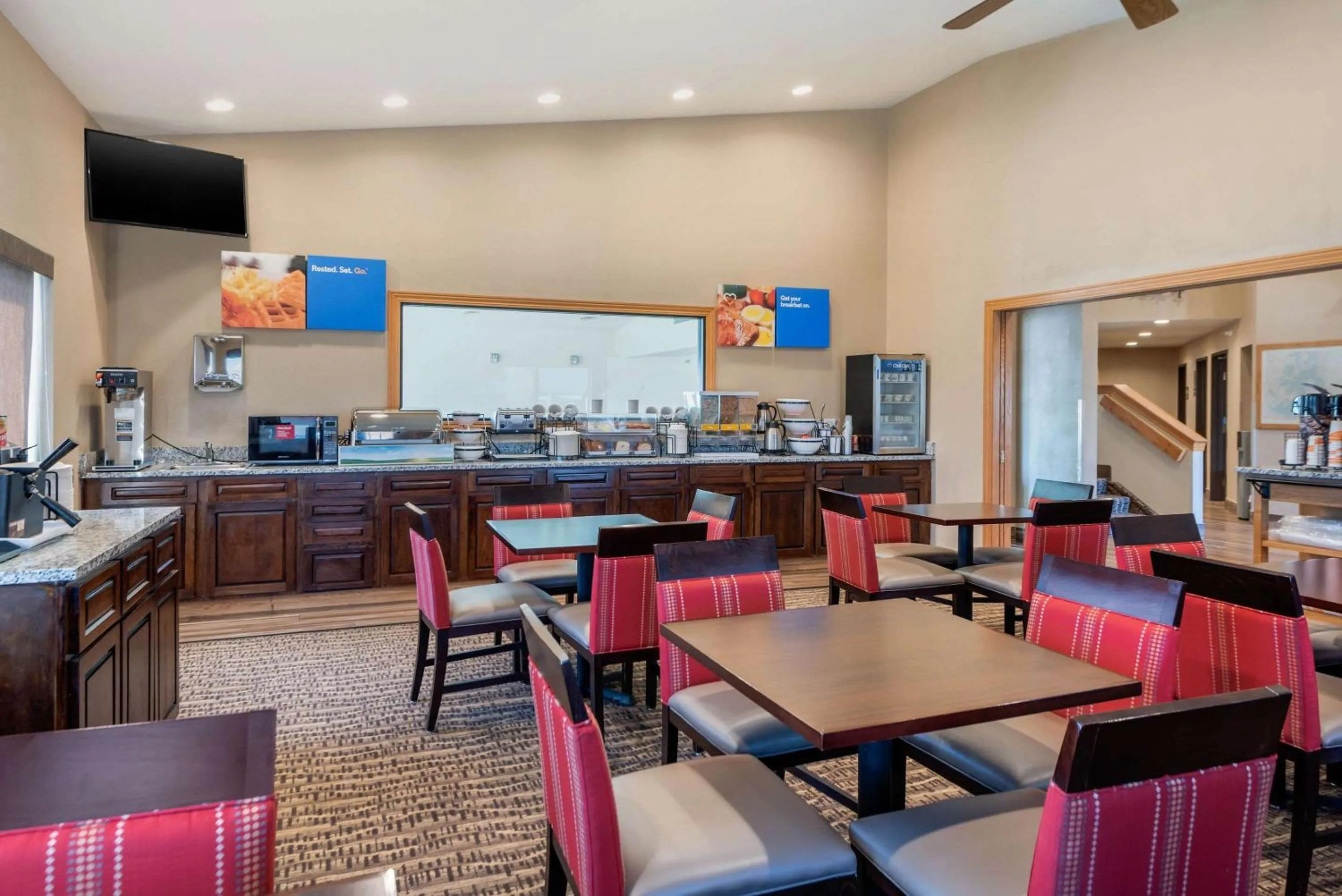 Restaurant/places to eat in Comfort Inn Limon