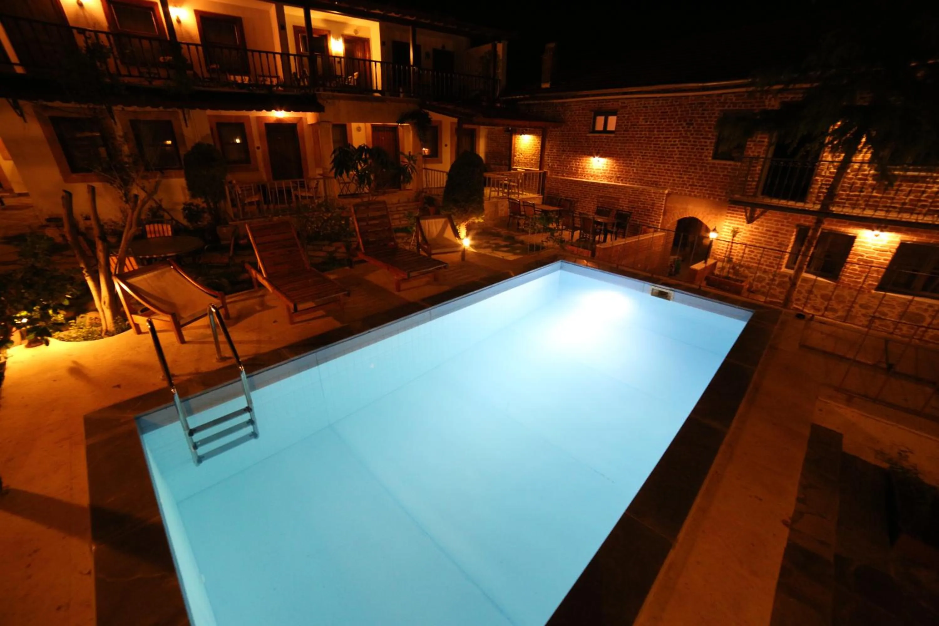 Swimming pool in Akropolis Guest House