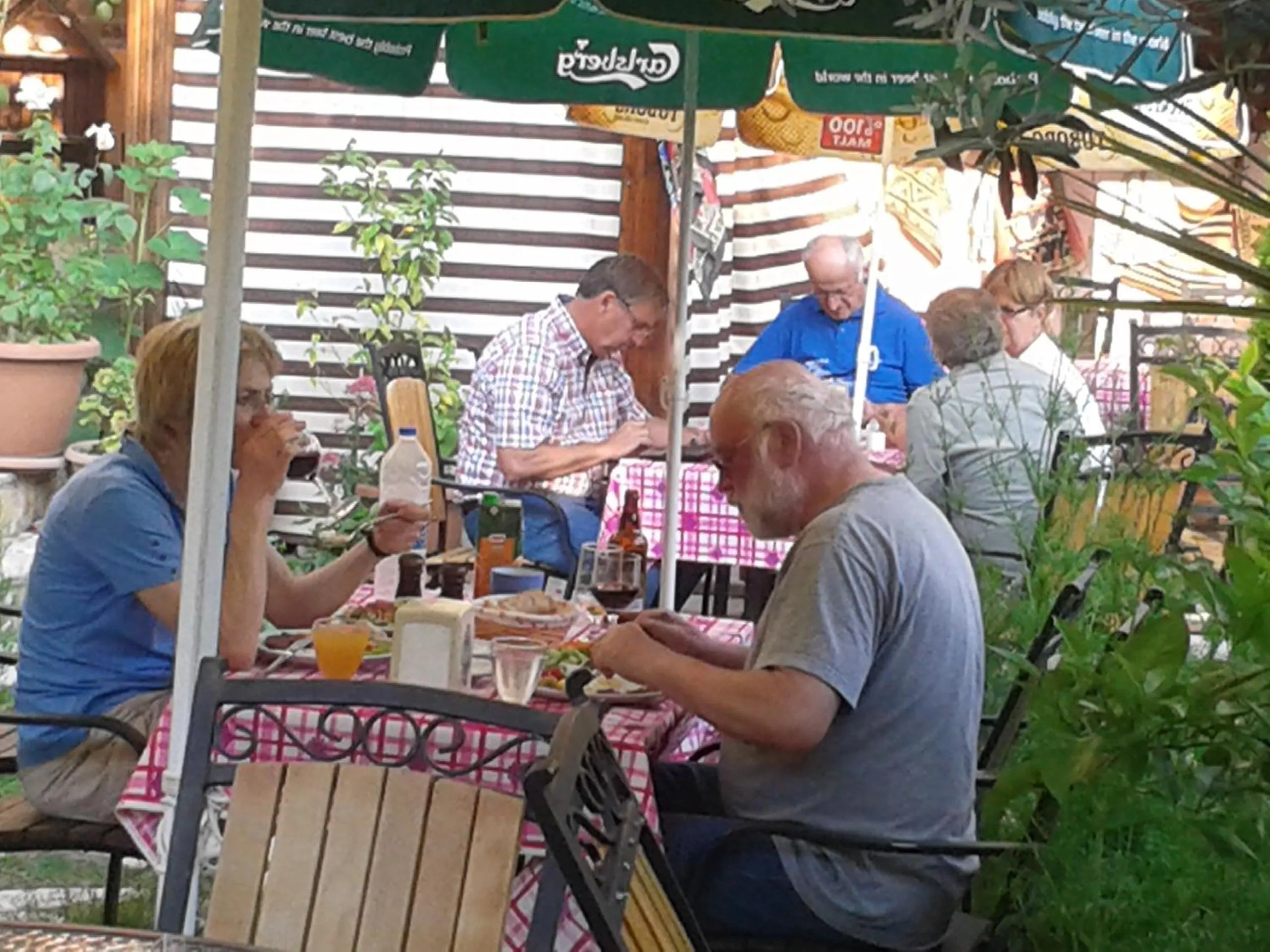 Restaurant/places to eat in Akropolis Guest House