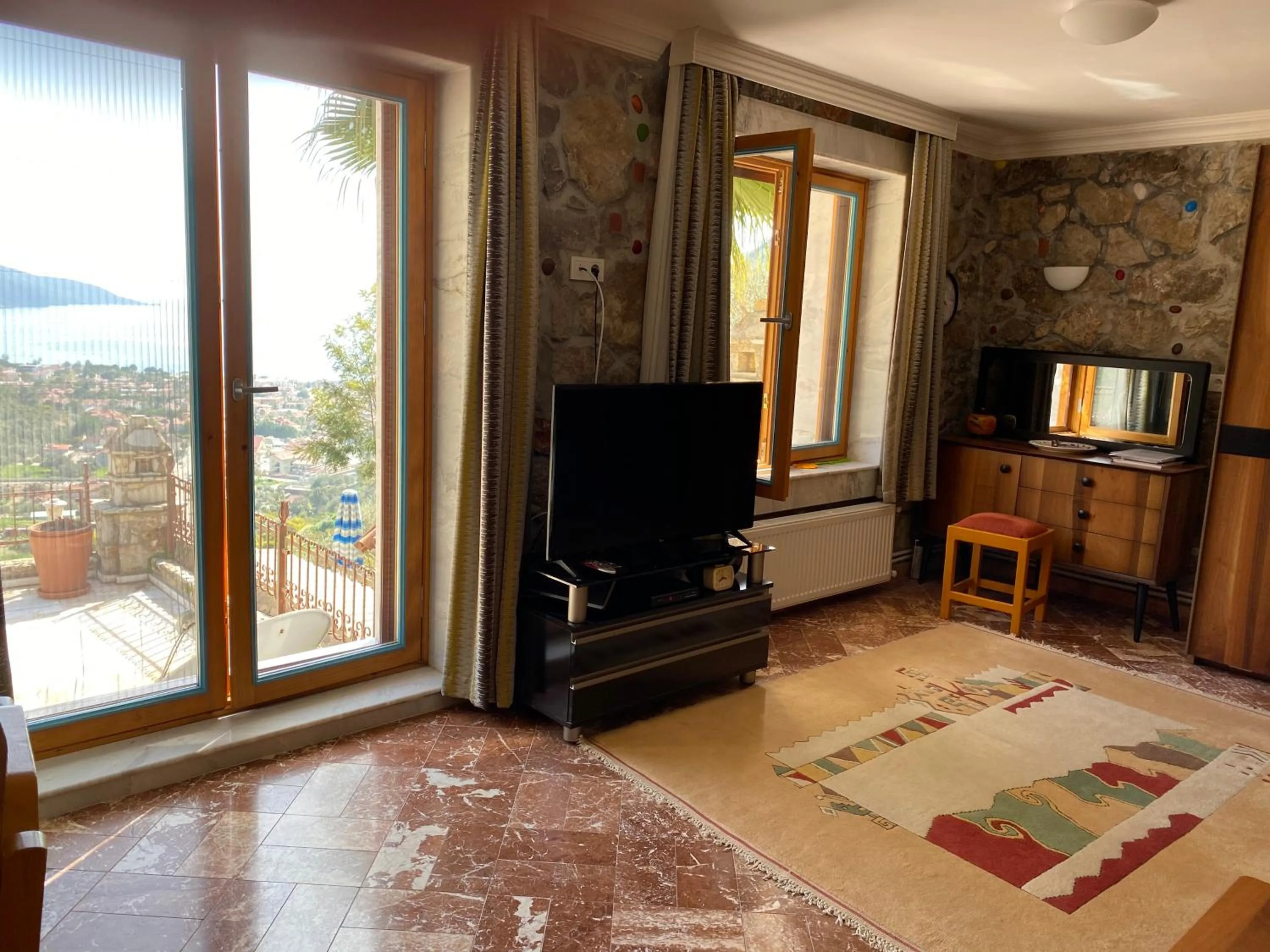 TV and multimedia in Villa Symbola