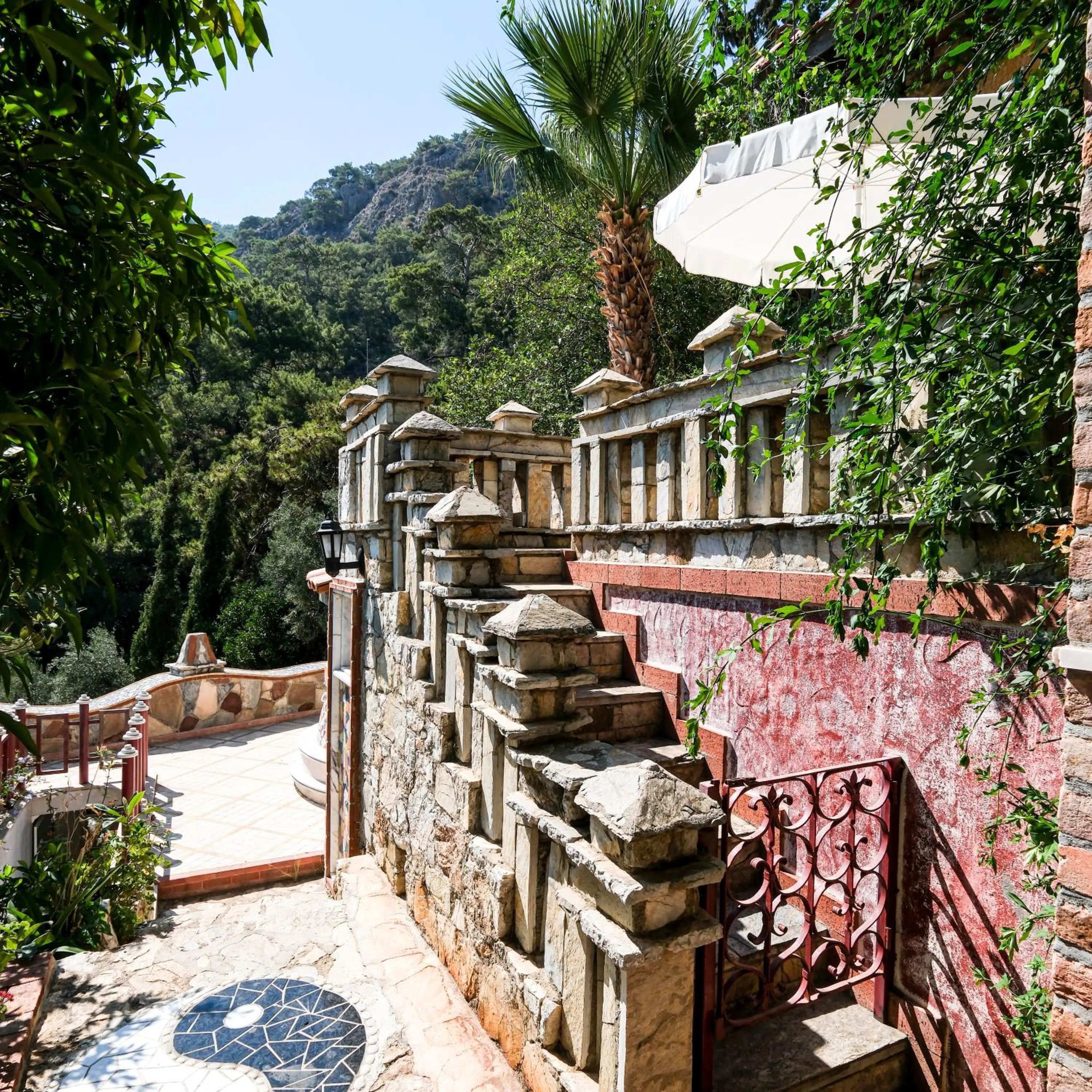 Day in Villa Symbola