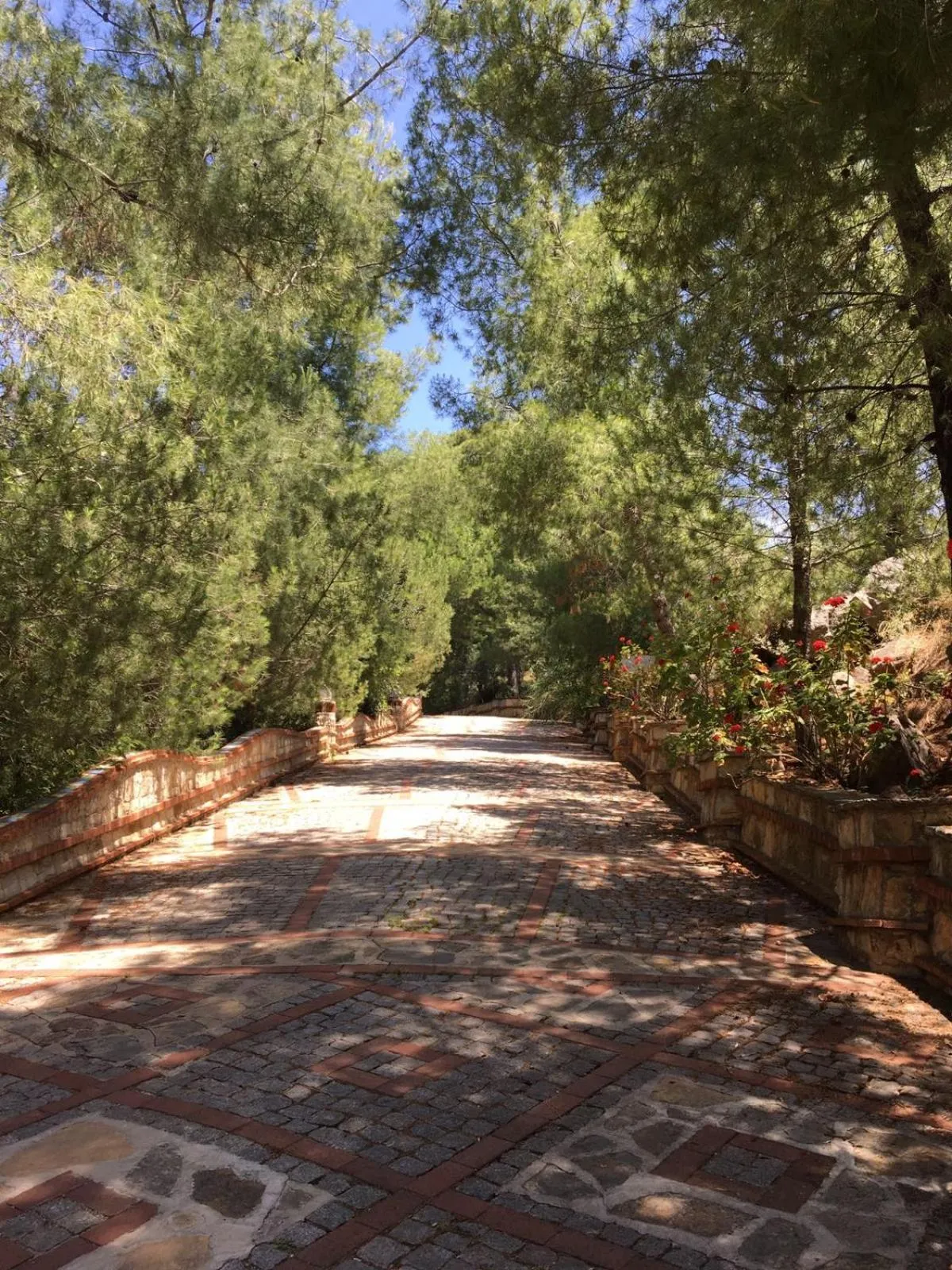 Hiking in Villa Symbola