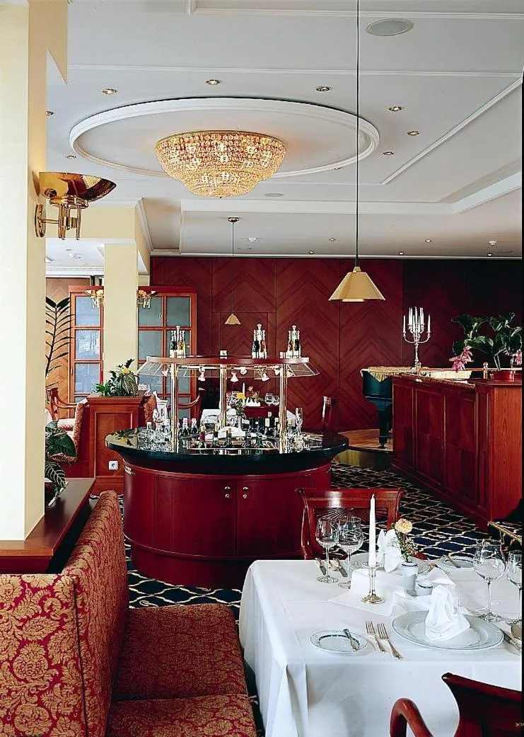 Restaurant/places to eat in Usedom Palace