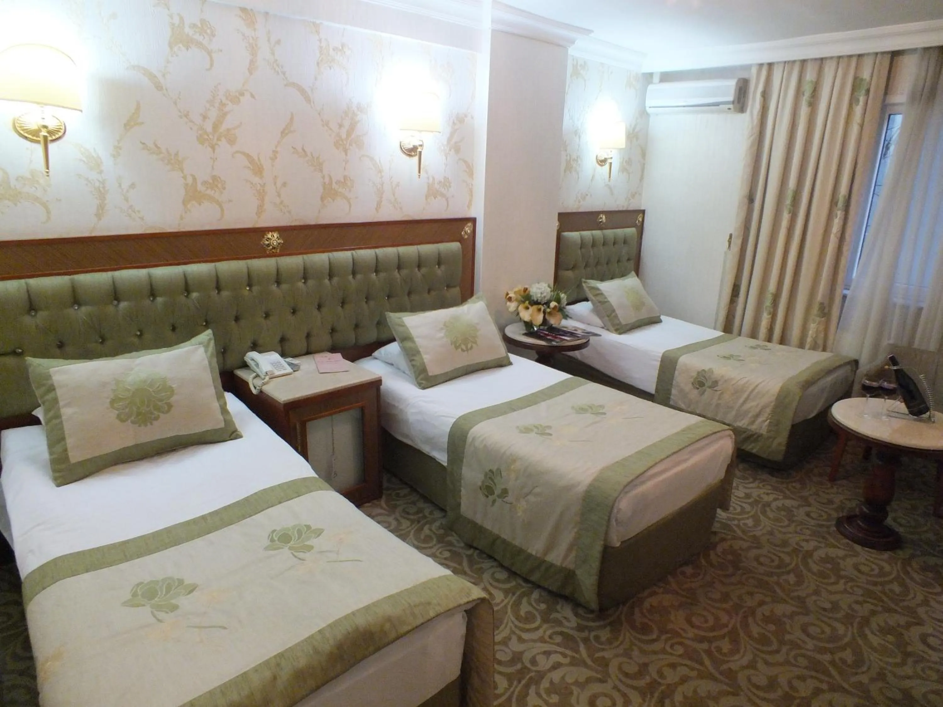 Bedroom, Bed in Grand Asiyan Hotel