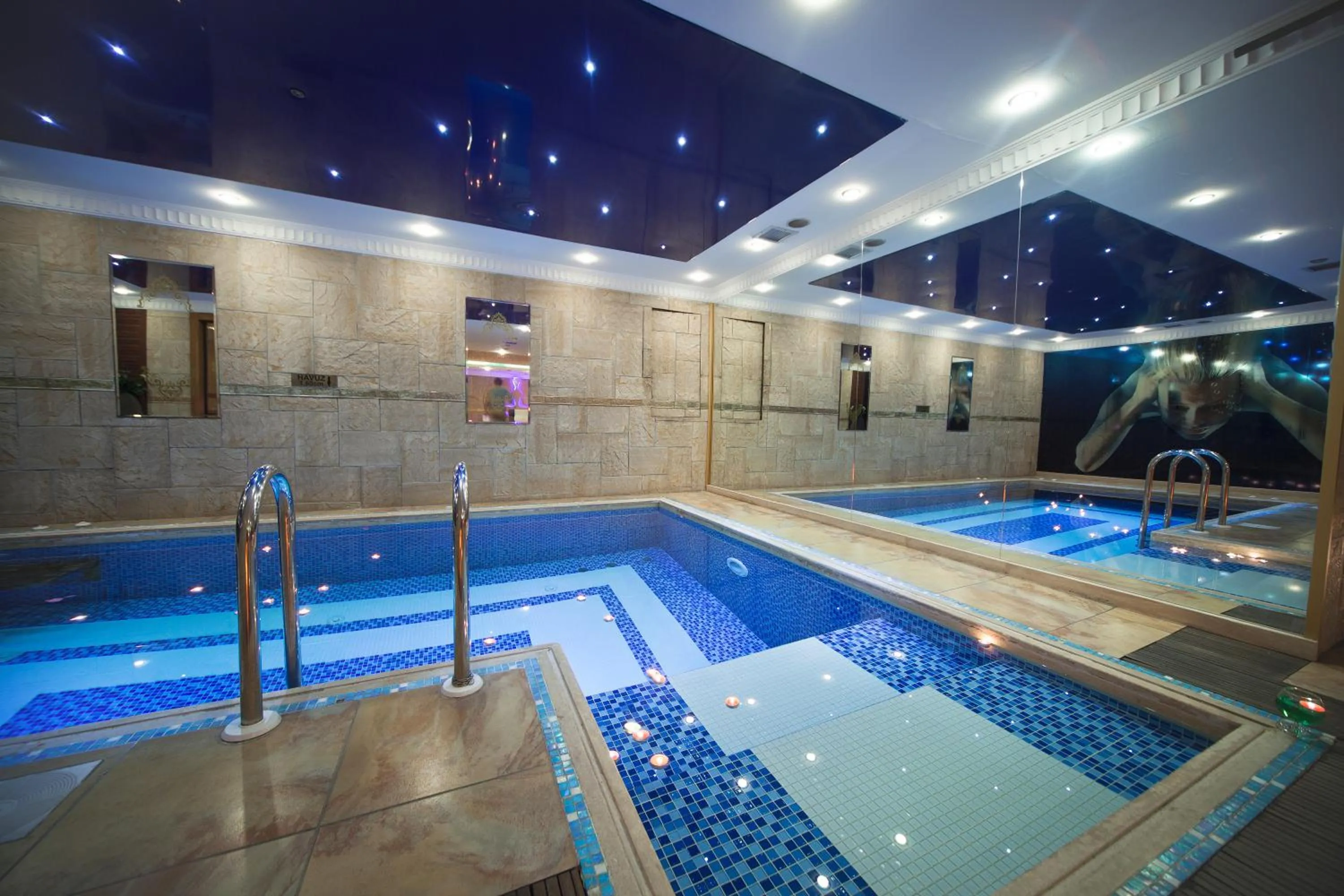 Swimming pool in Grand Asiyan Hotel