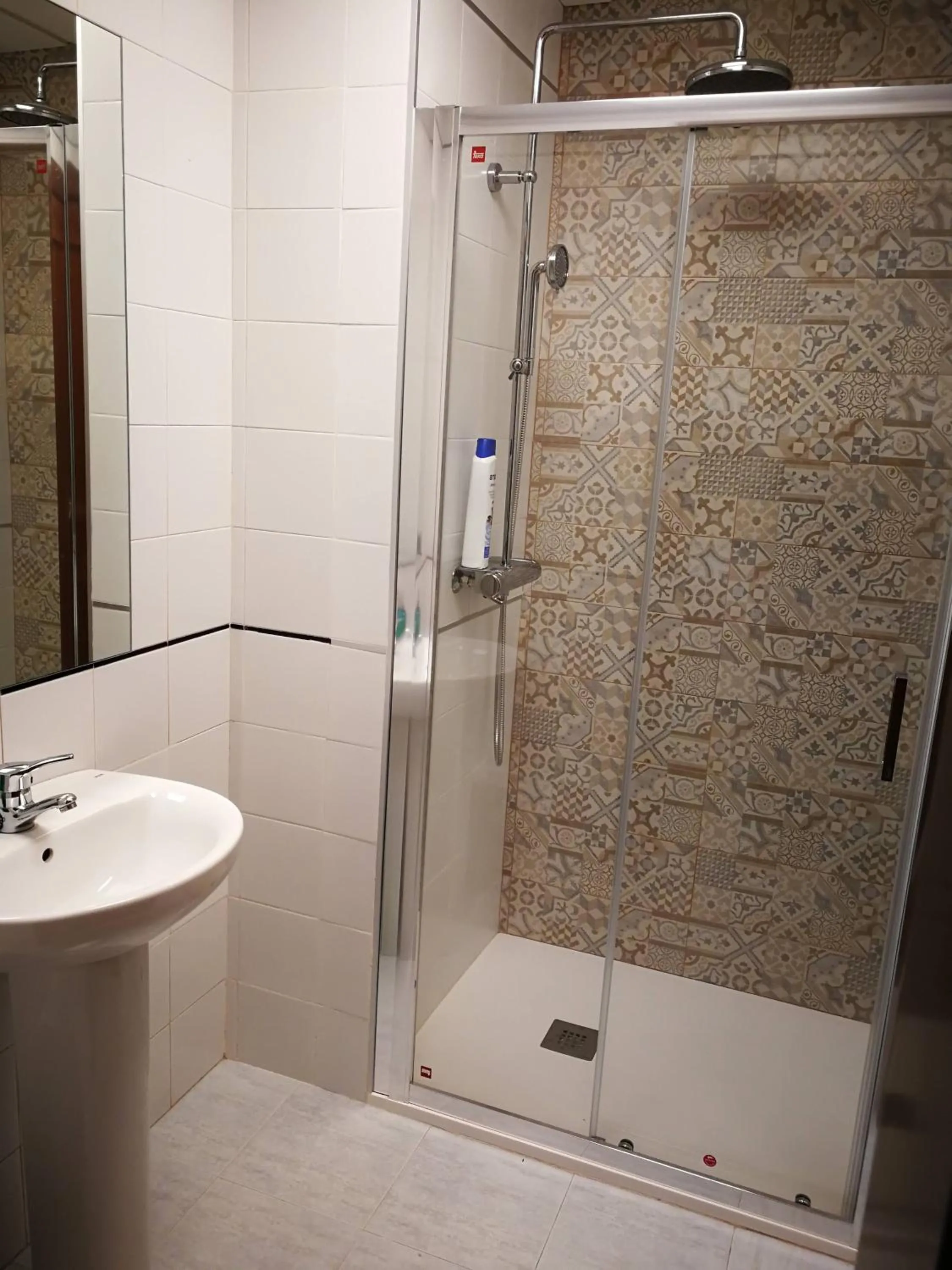 Bathroom in Casa Montalbán Apartamentos Turísticos