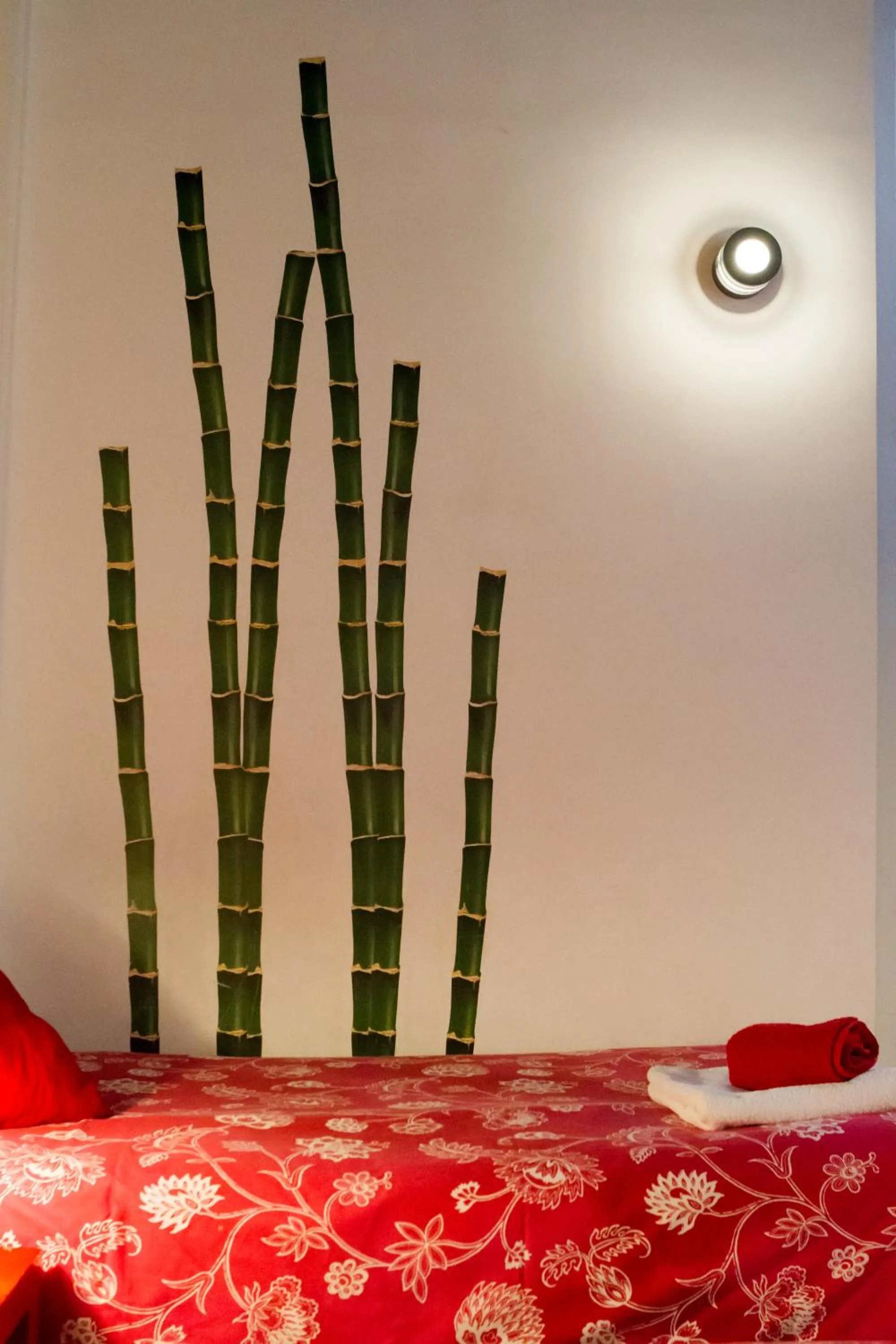 Decorative detail, Bed in Casa Montalbán Apartamentos Turísticos