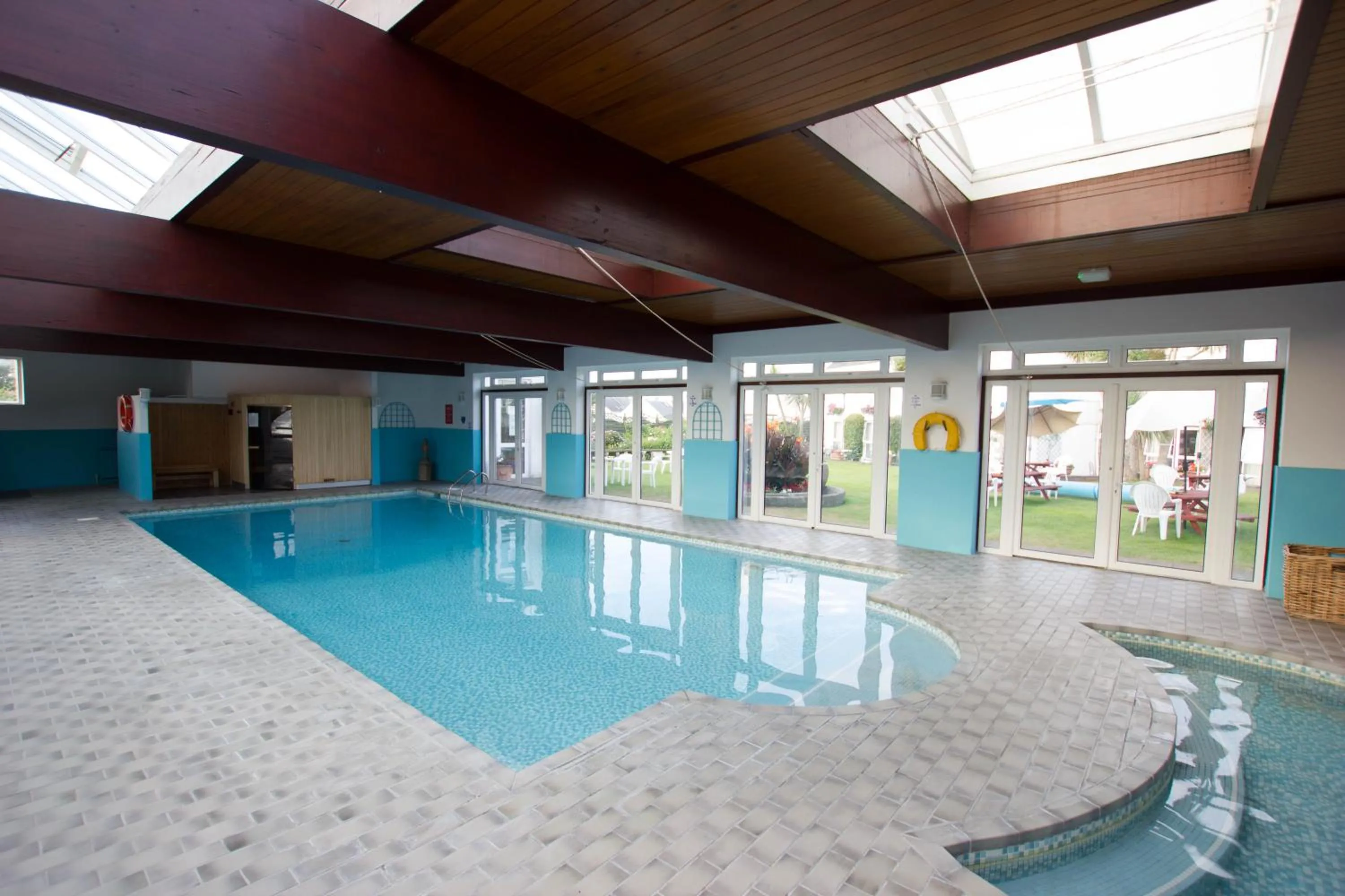 Swimming pool in Beausite Hotel