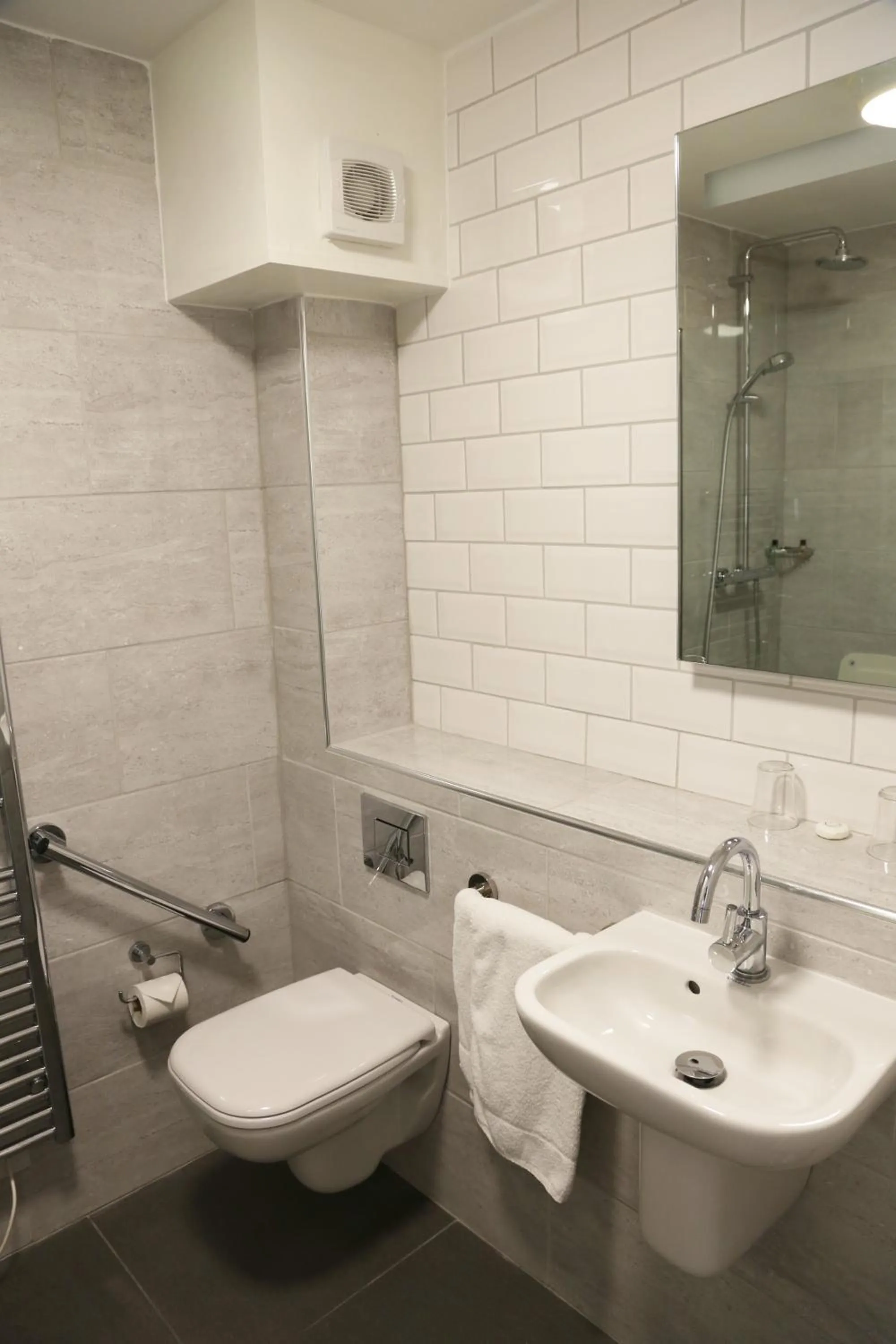 Bathroom in Beausite Hotel