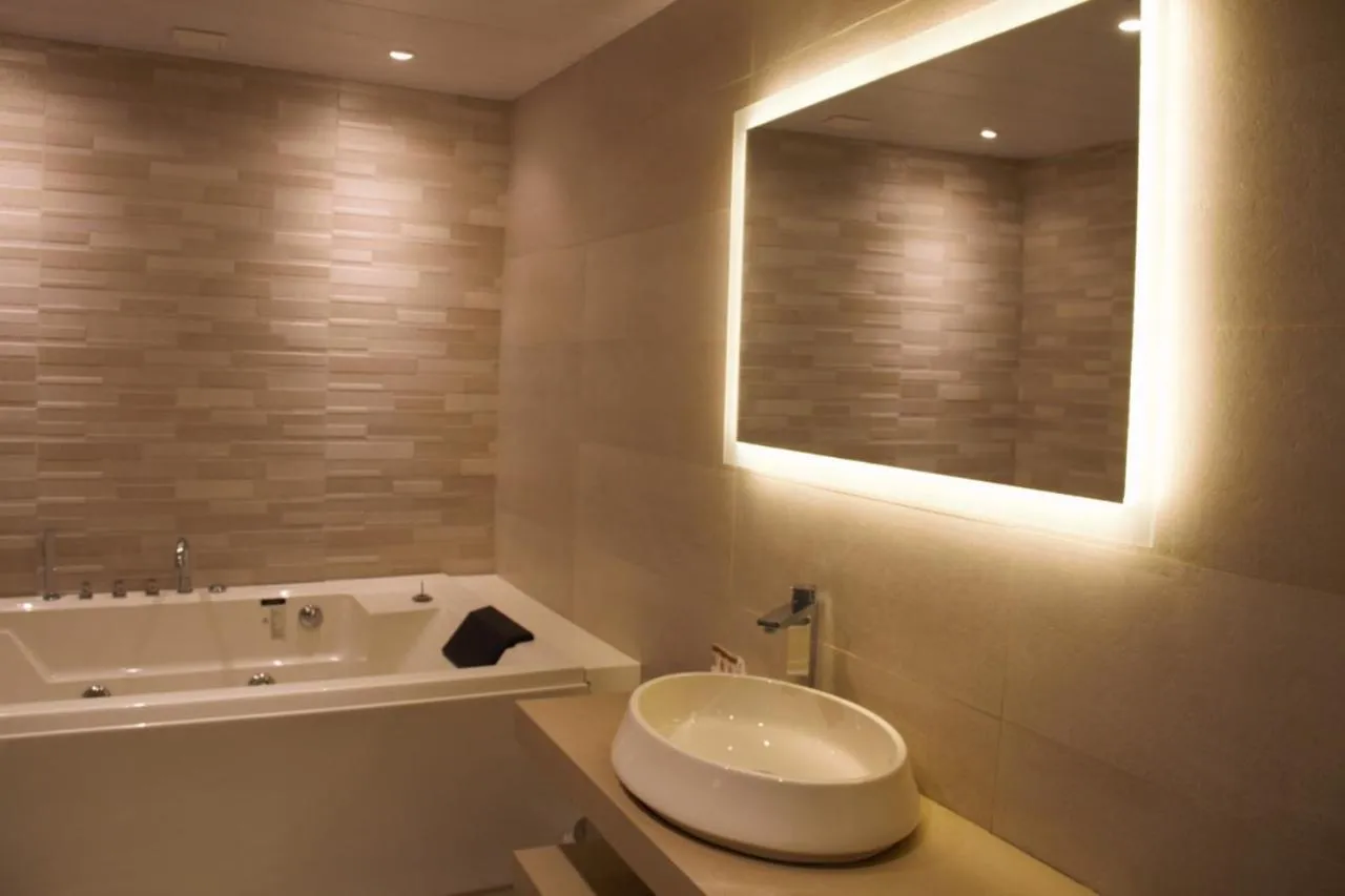 Bathroom in Eden Hotel