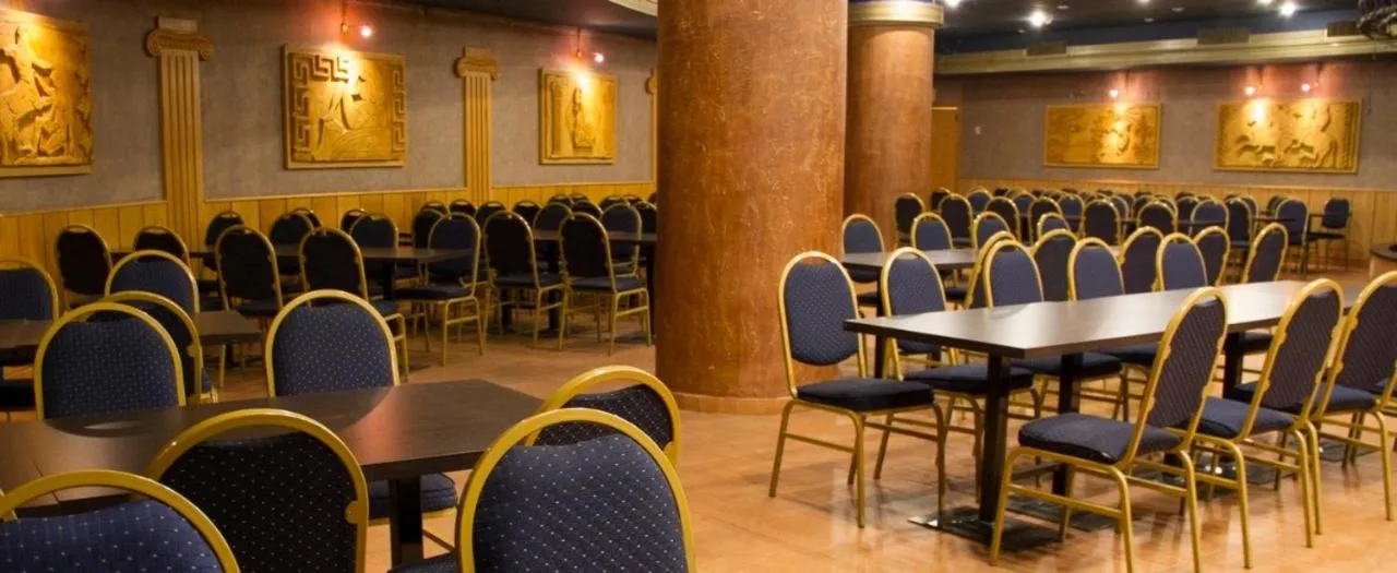 Restaurant/places to eat in Eden Hotel