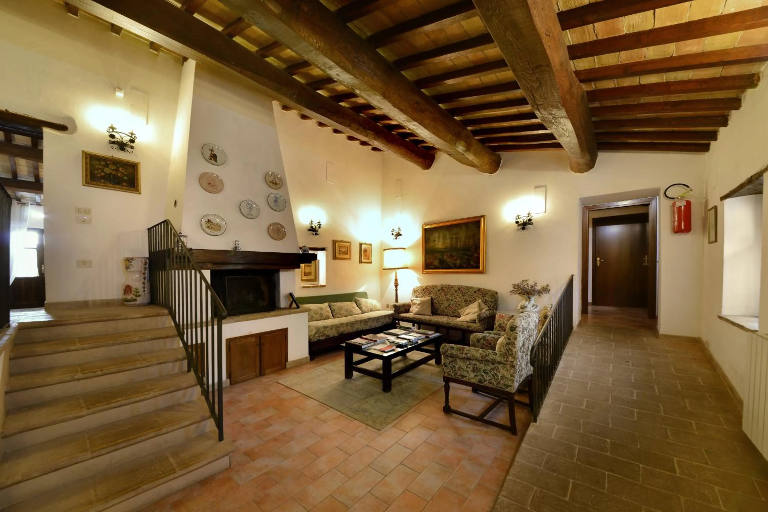 Communal lounge/ TV room in Agriturismo Sasso Rosso