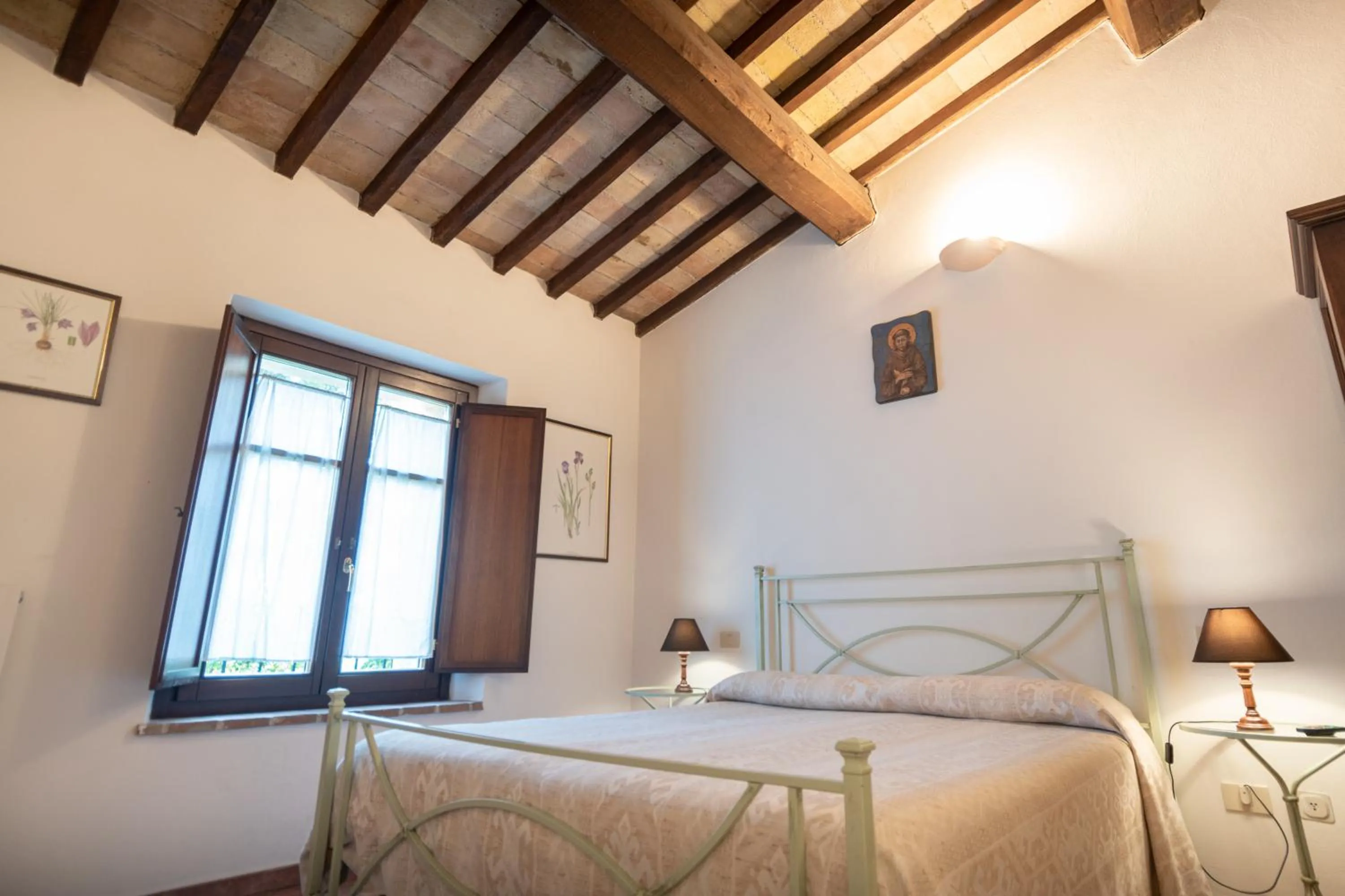 Photo of the whole room, Bed in Agriturismo Sasso Rosso