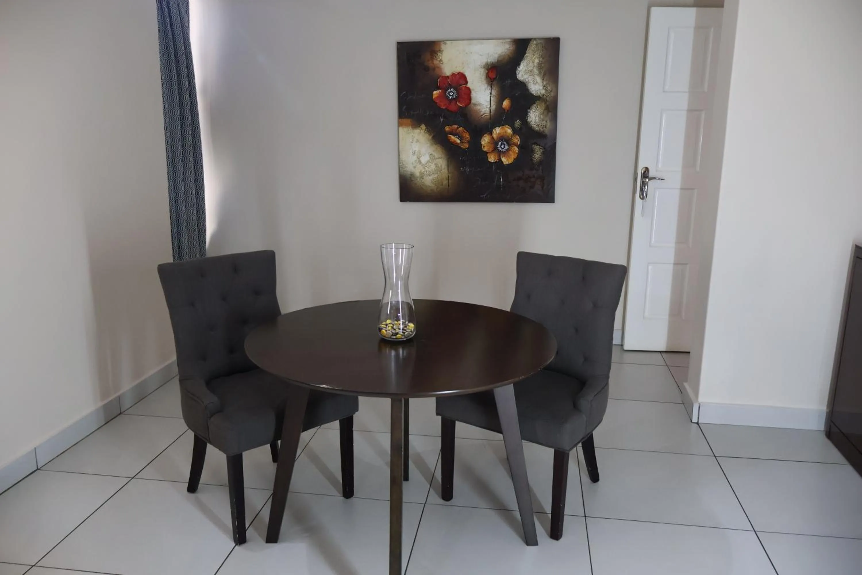 Dining area in Airport Gardens Boutique Hotel