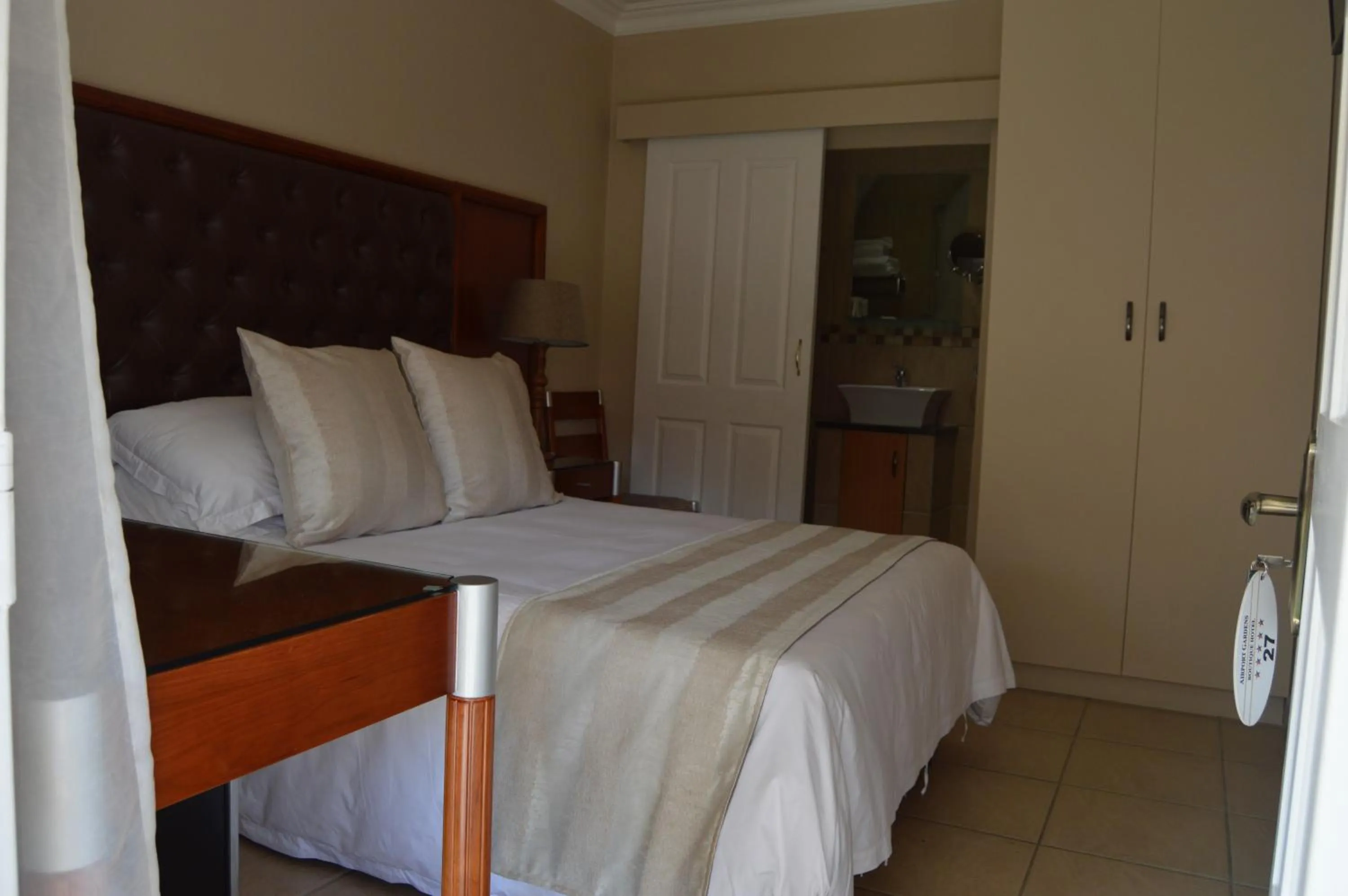 Photo of the whole room, Bed in Airport Gardens Boutique Hotel