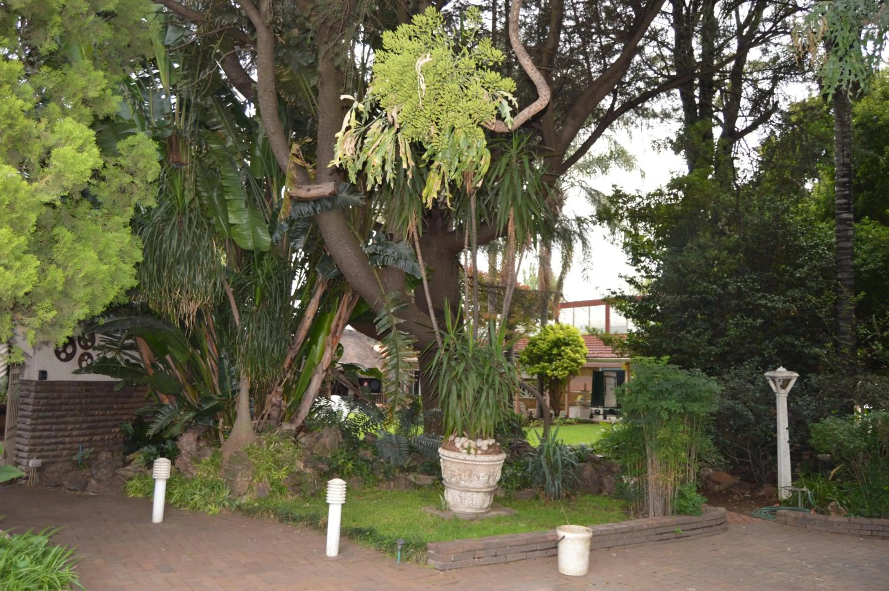 Airport Gardens Boutique Hotel