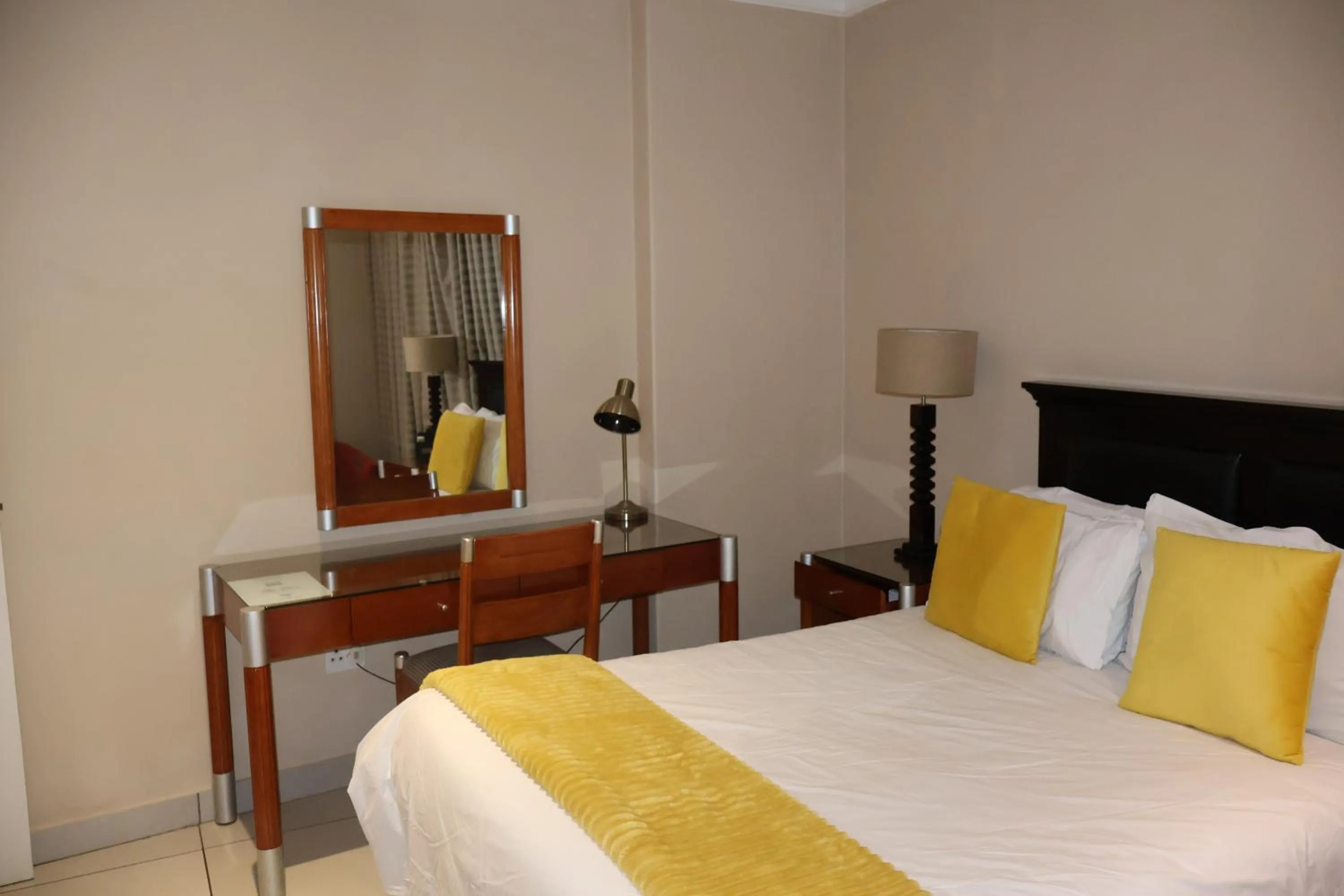 Bed in Airport Gardens Boutique Hotel