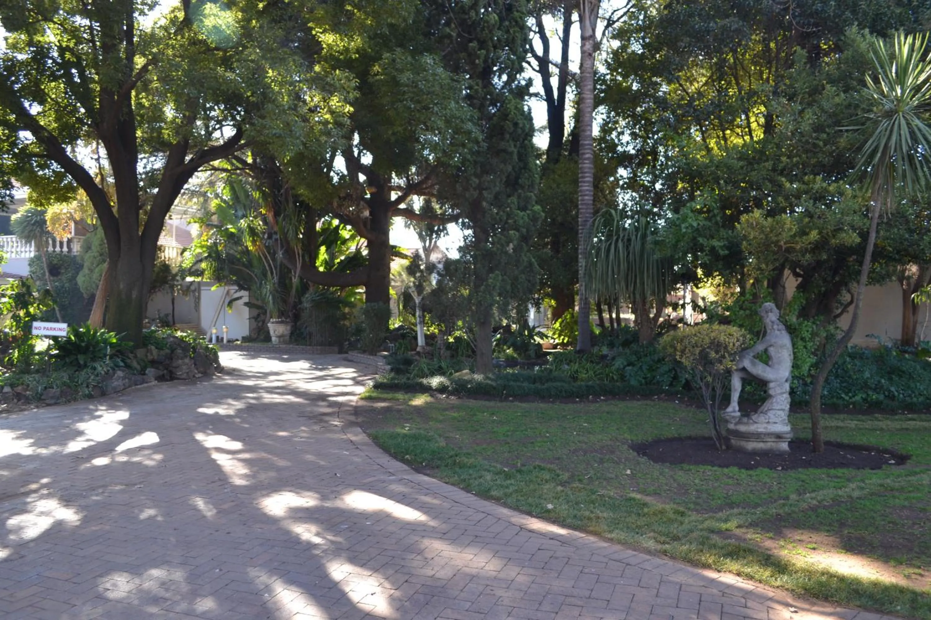 Garden in Airport Gardens Boutique Hotel