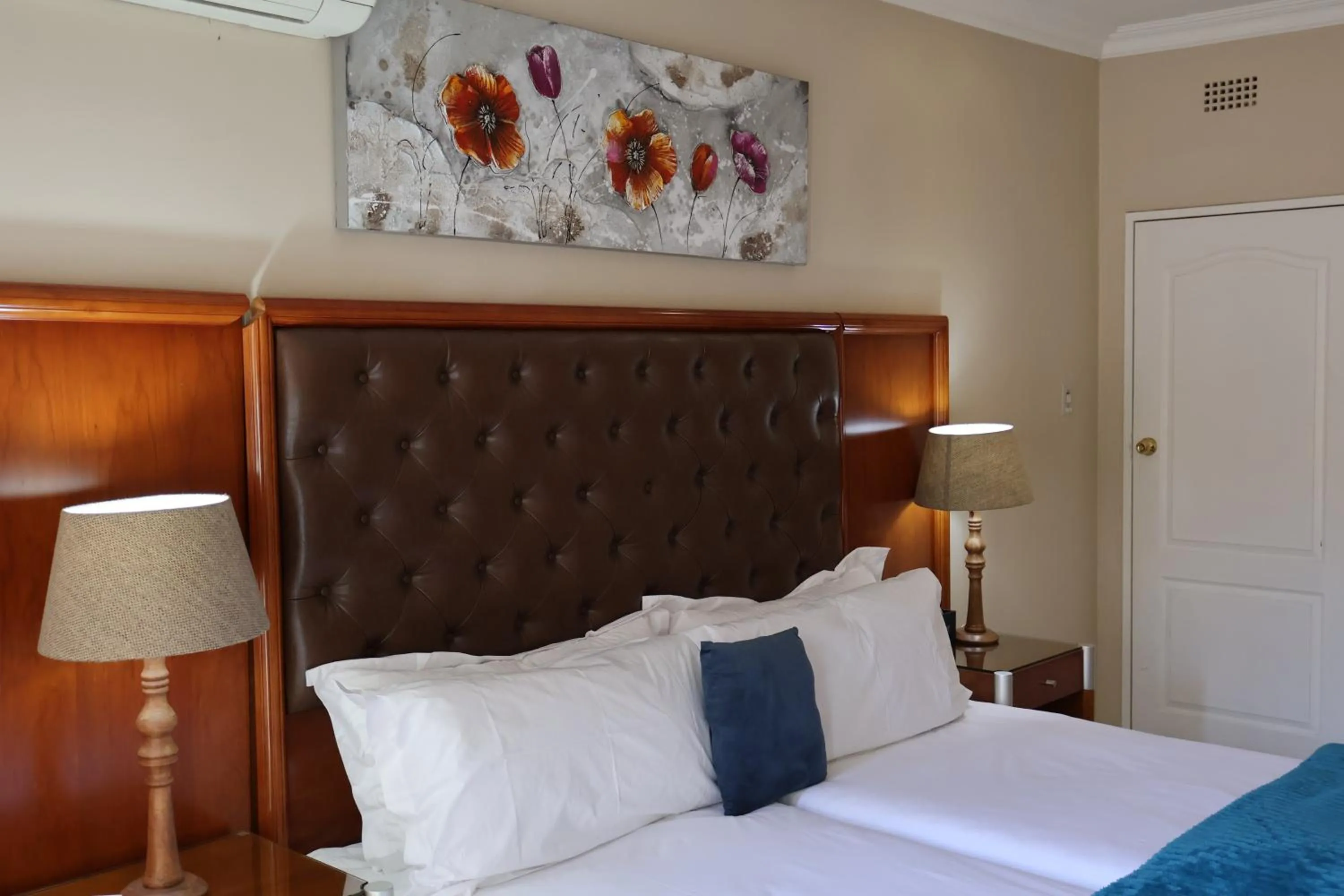 Bed in Airport Gardens Boutique Hotel