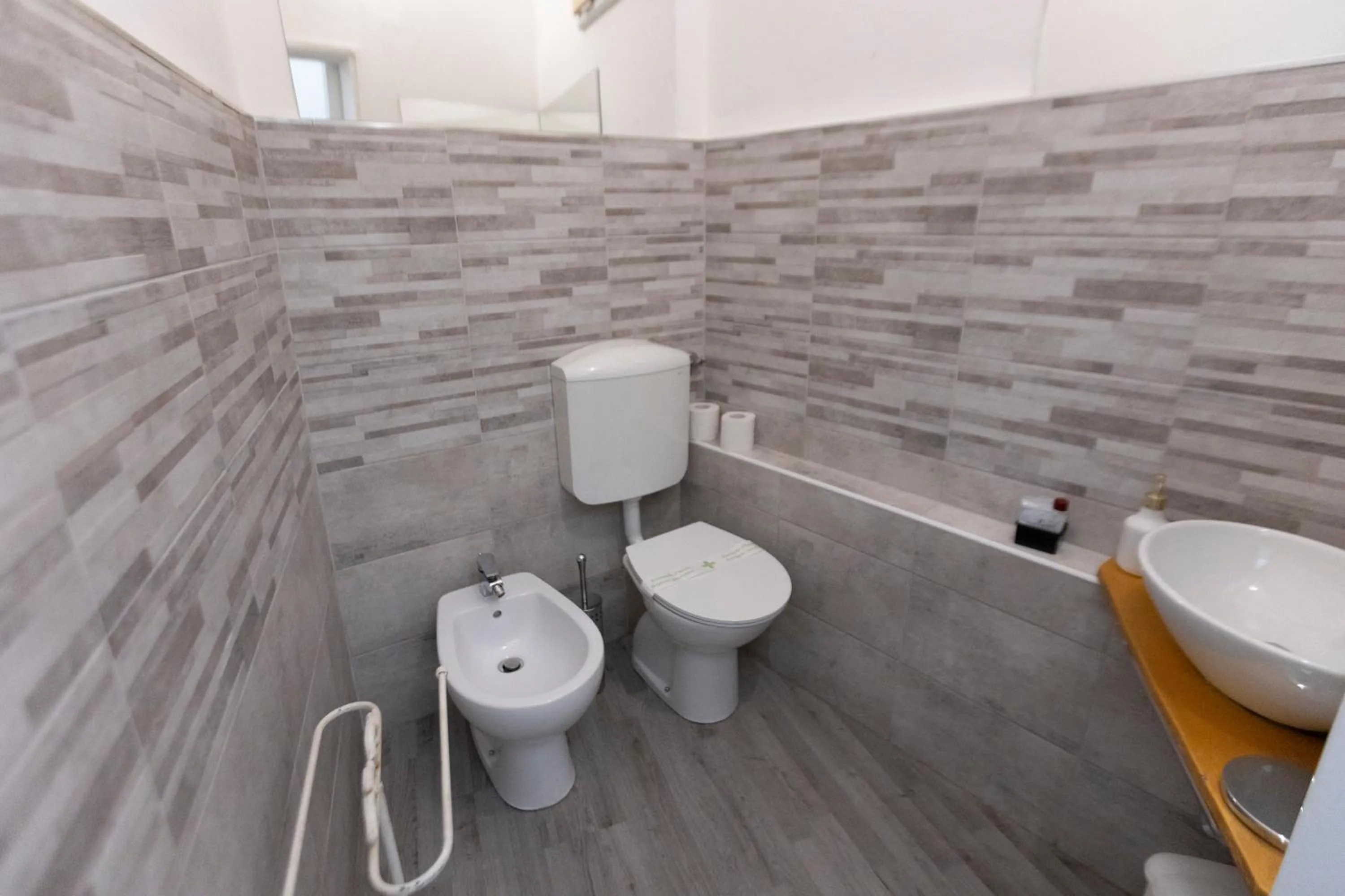 Toilet in Soggiorno La Coccinella