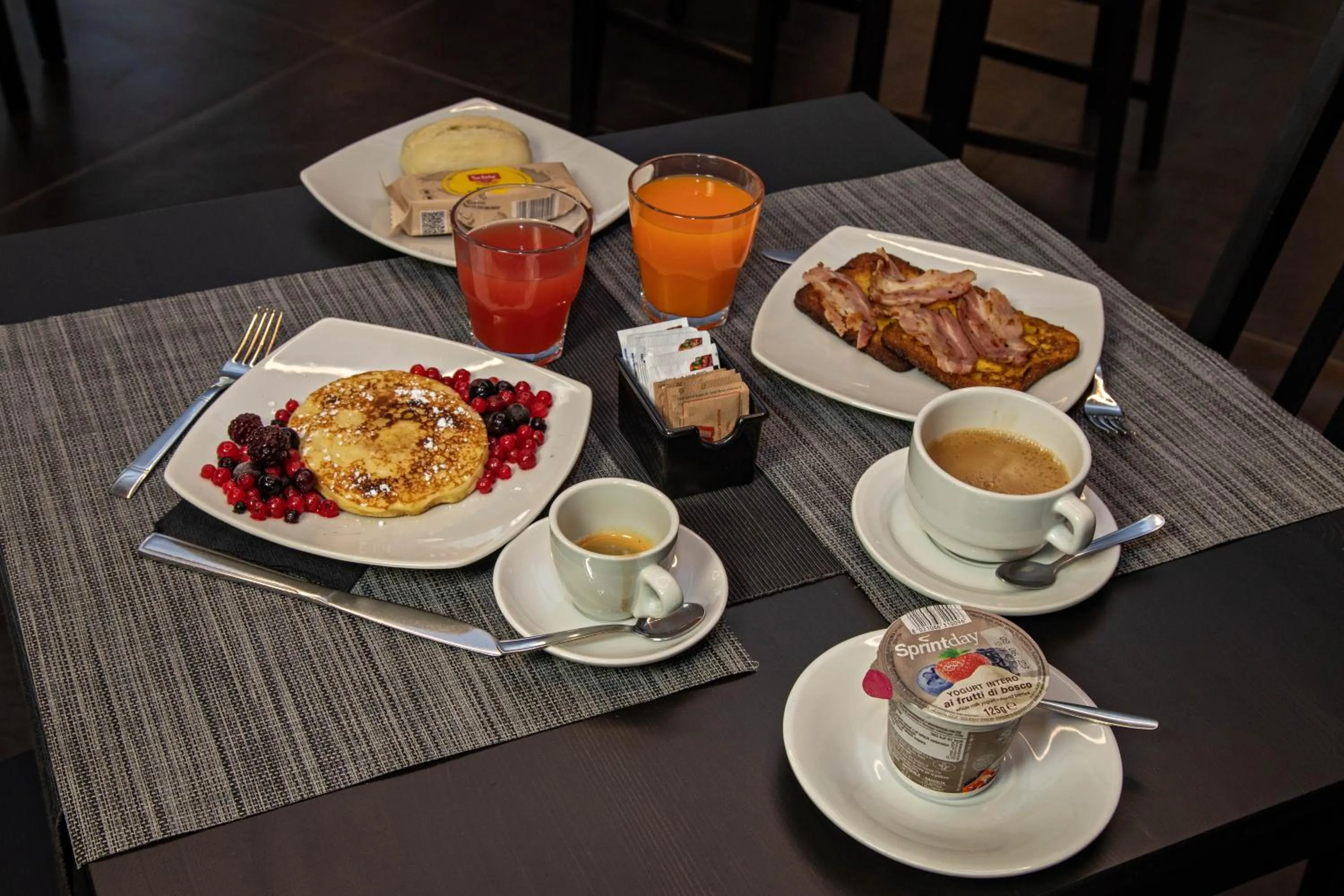 Continental breakfast in Hotel Mediterraneo