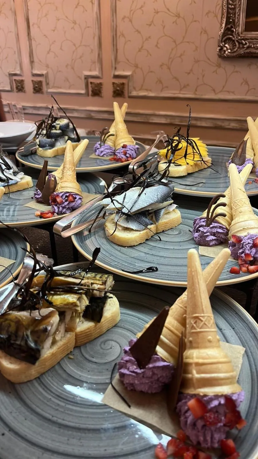 Restaurant/places to eat in Karolina Hotel