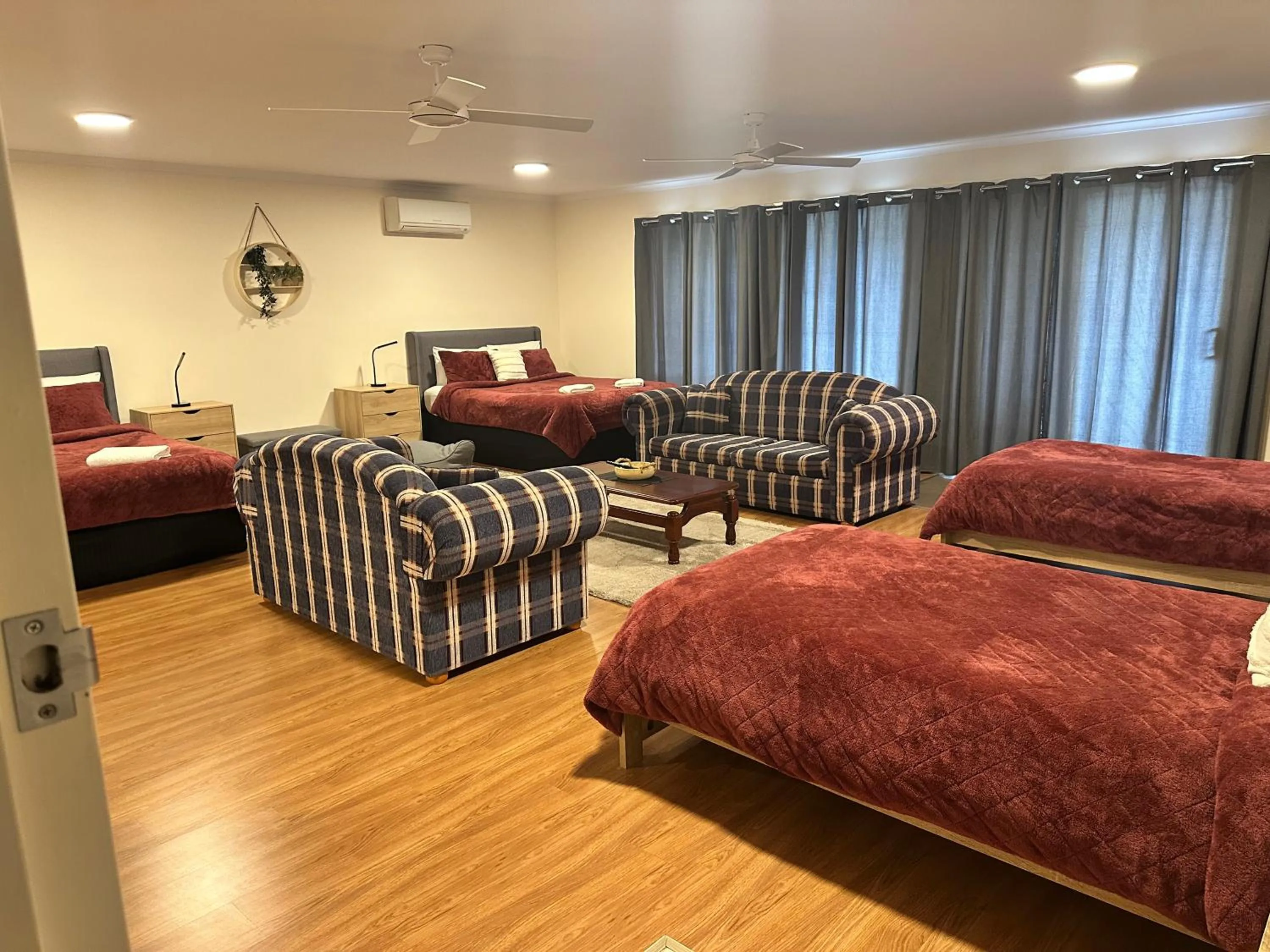 Bedroom, Bed in Austral Place 88 via Merri River