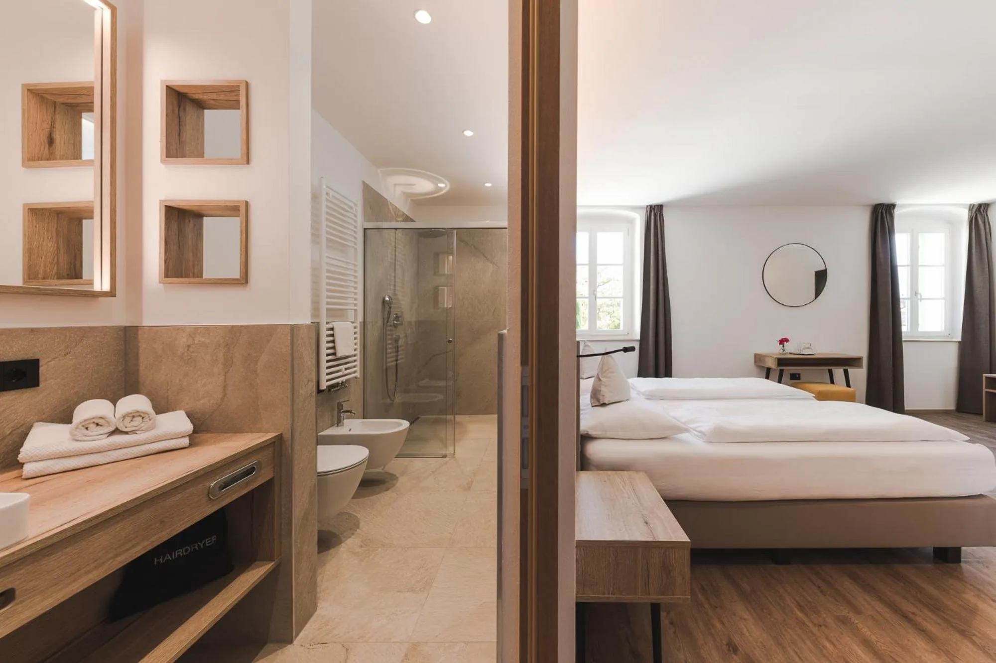 Bathroom, Bed in Hotel Mandelhof