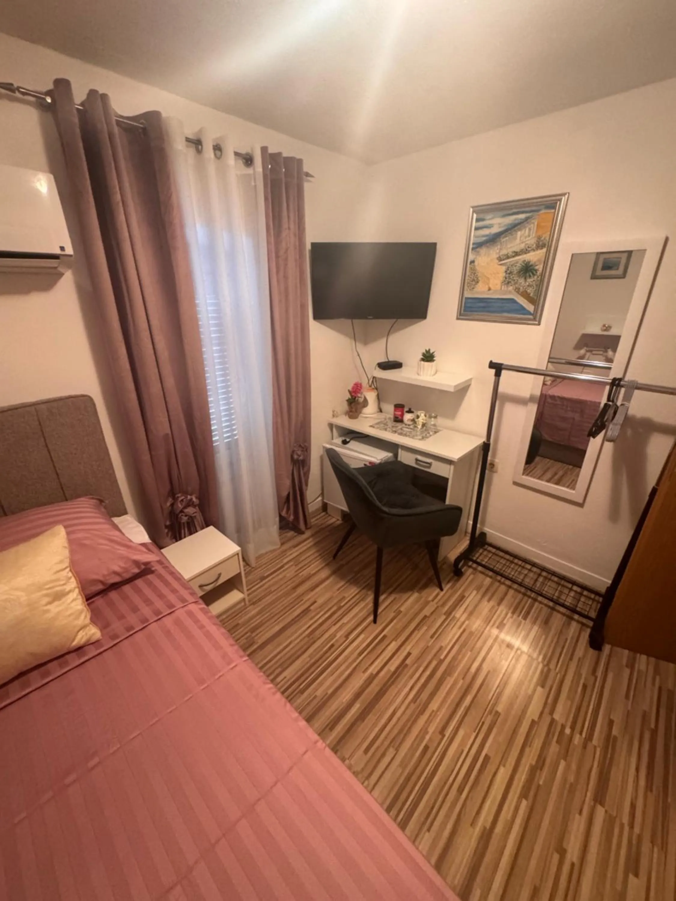 Damira Rooms