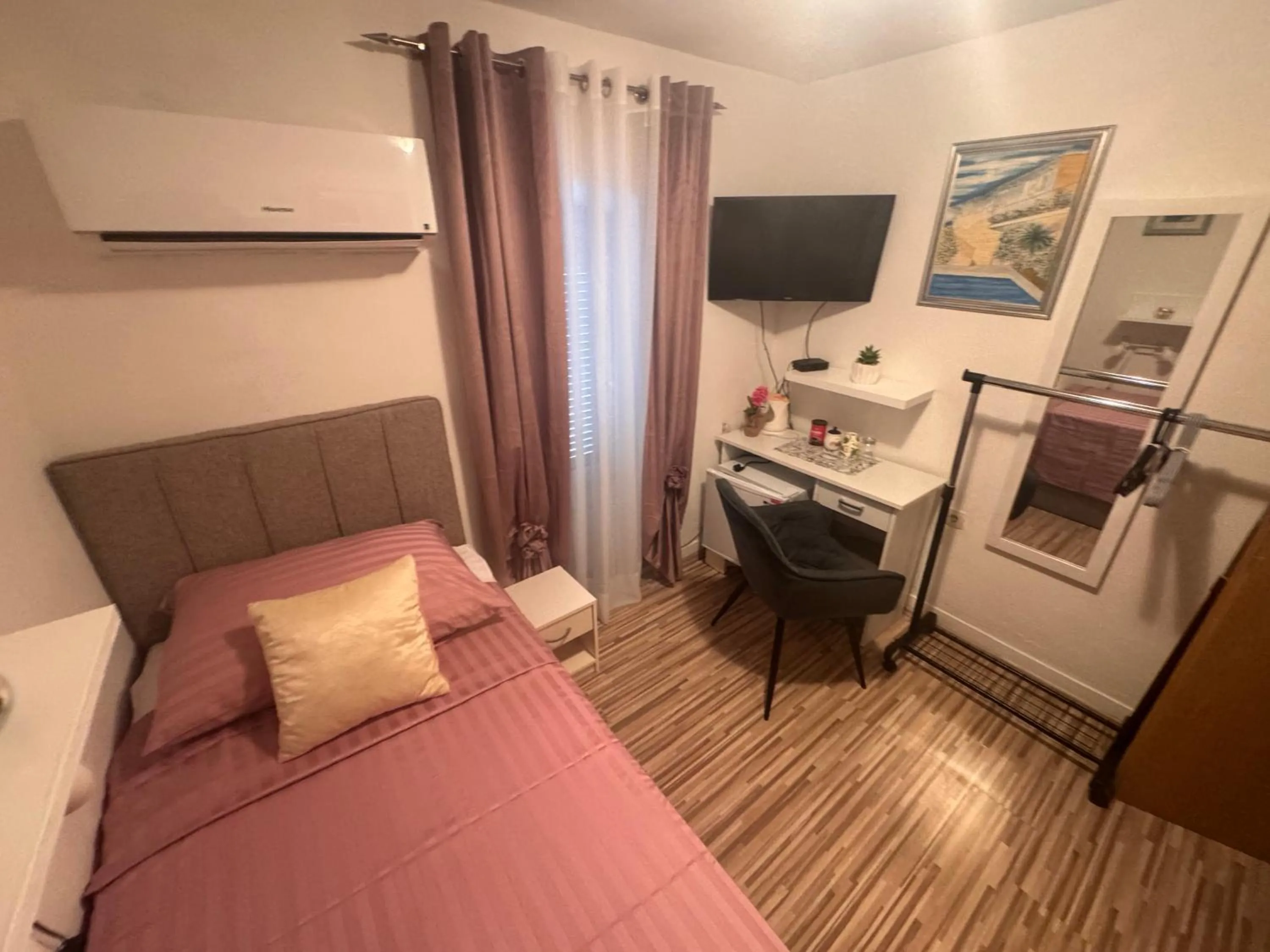 Damira Rooms