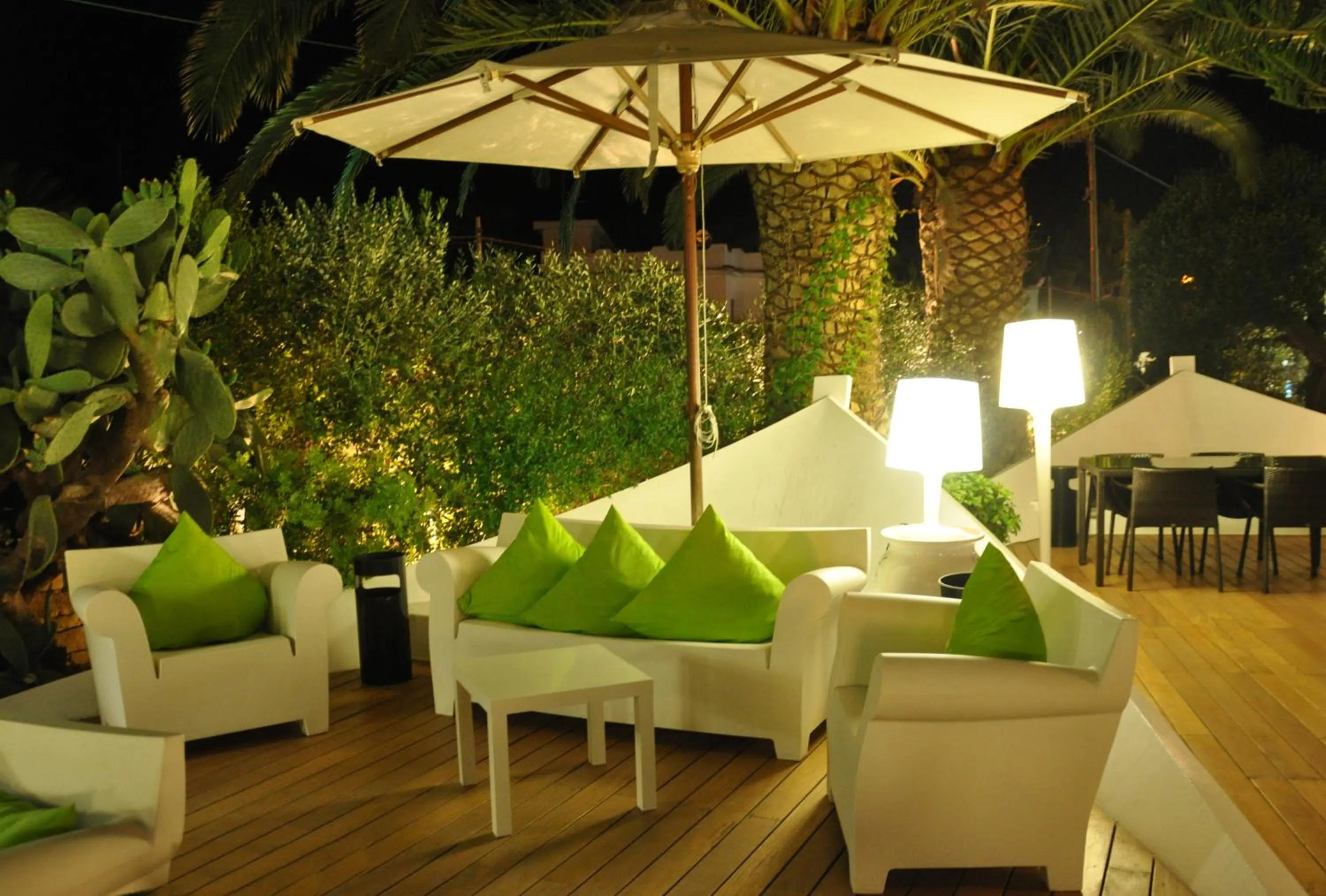 Restaurant/places to eat in Il Grillo Hotel