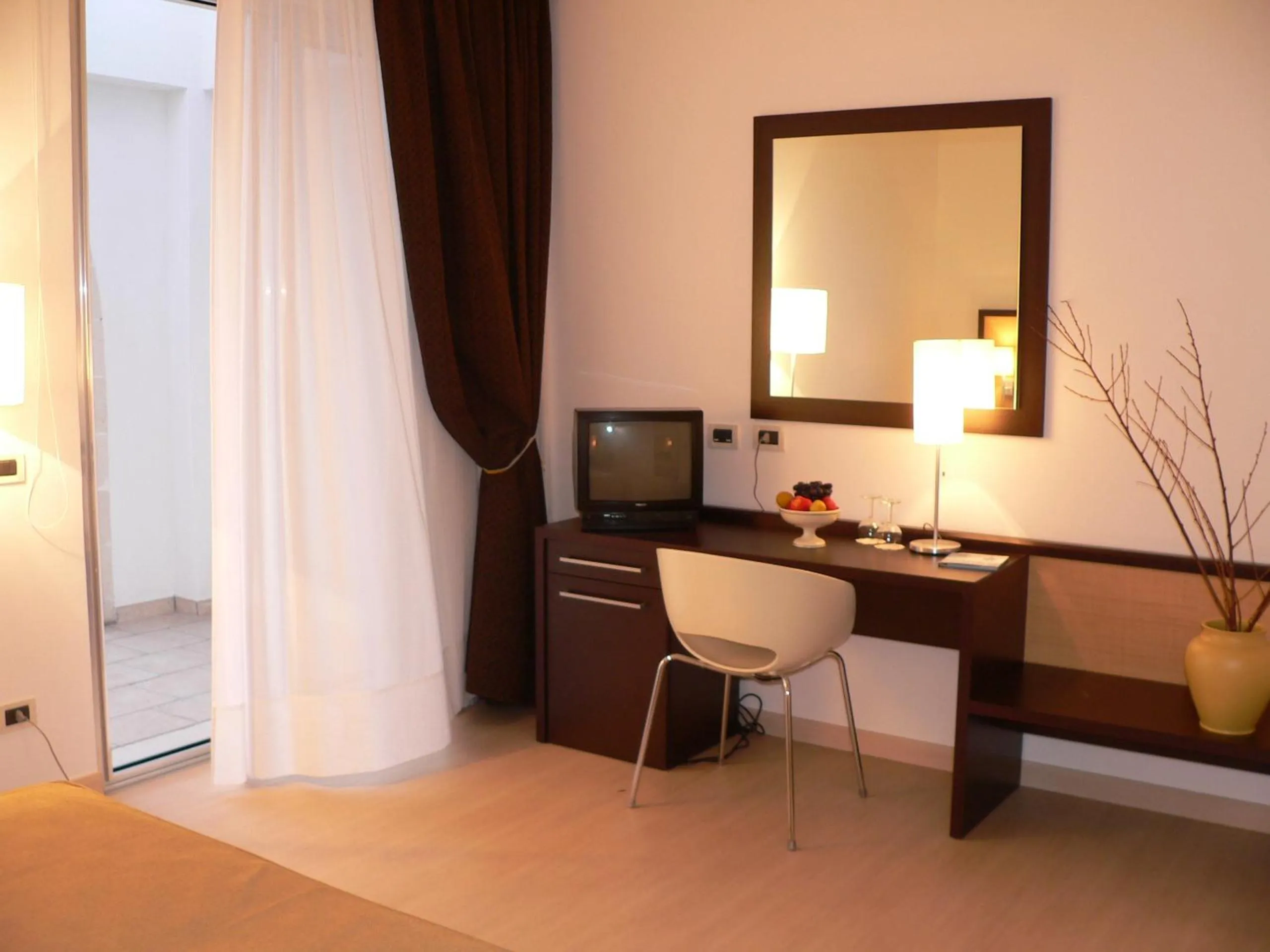 Seating area, Bed in Il Grillo Hotel