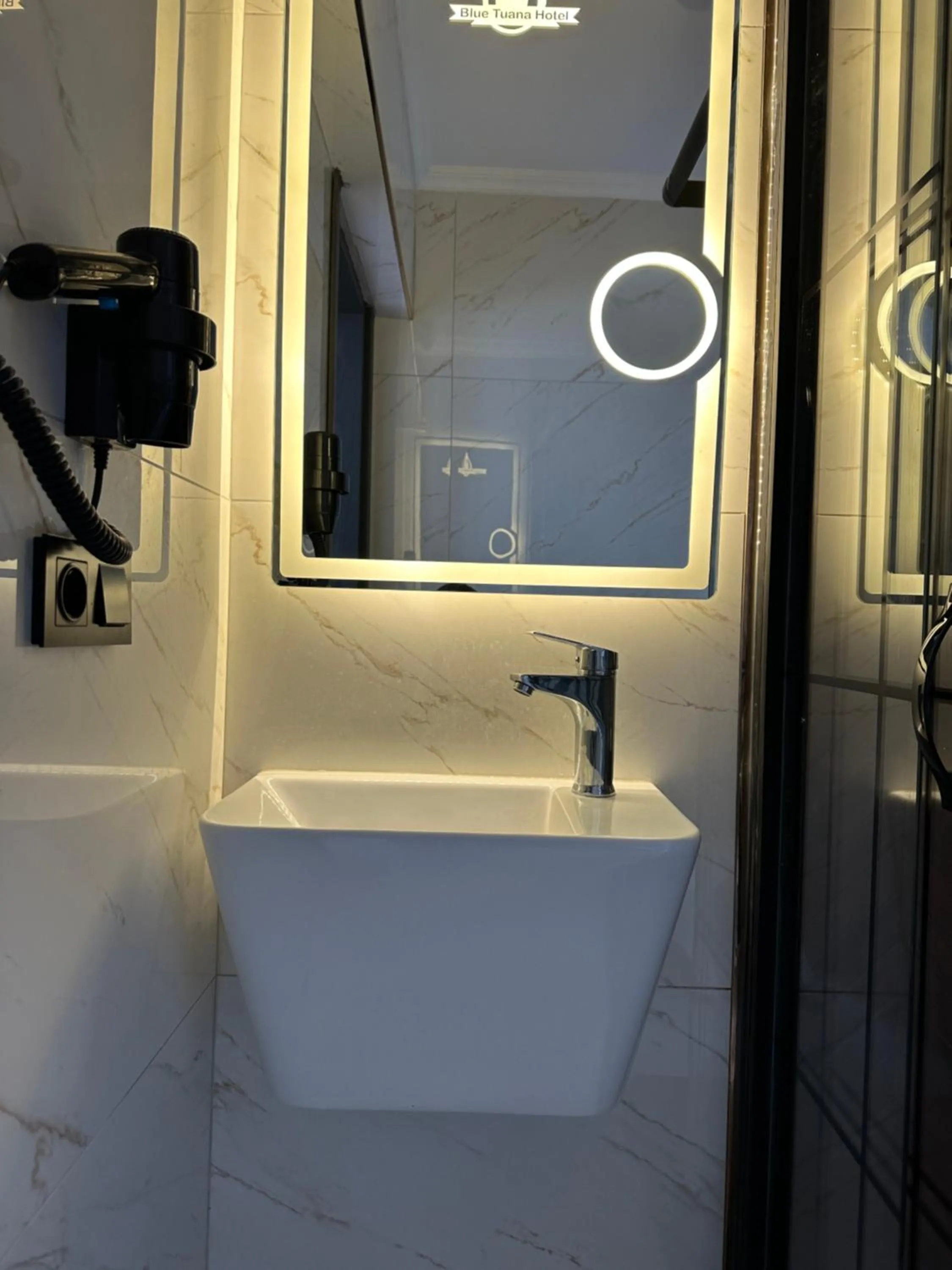 Bathroom in Blue Tuana Hotel Old City