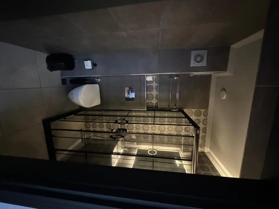 Shower, Bed in Blue Tuana Hotel Old City