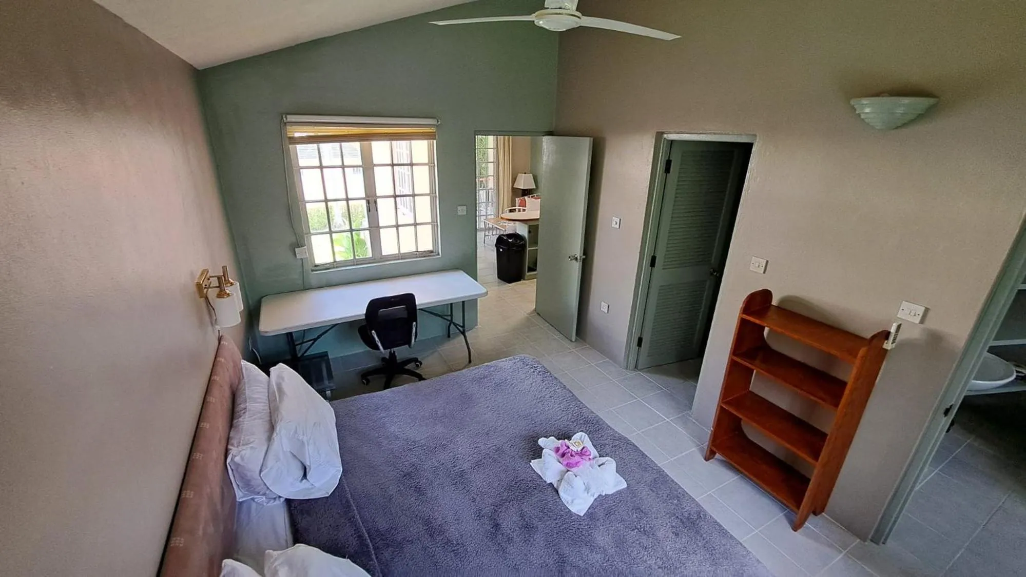 Bedroom, Bed in Kootney Resorts