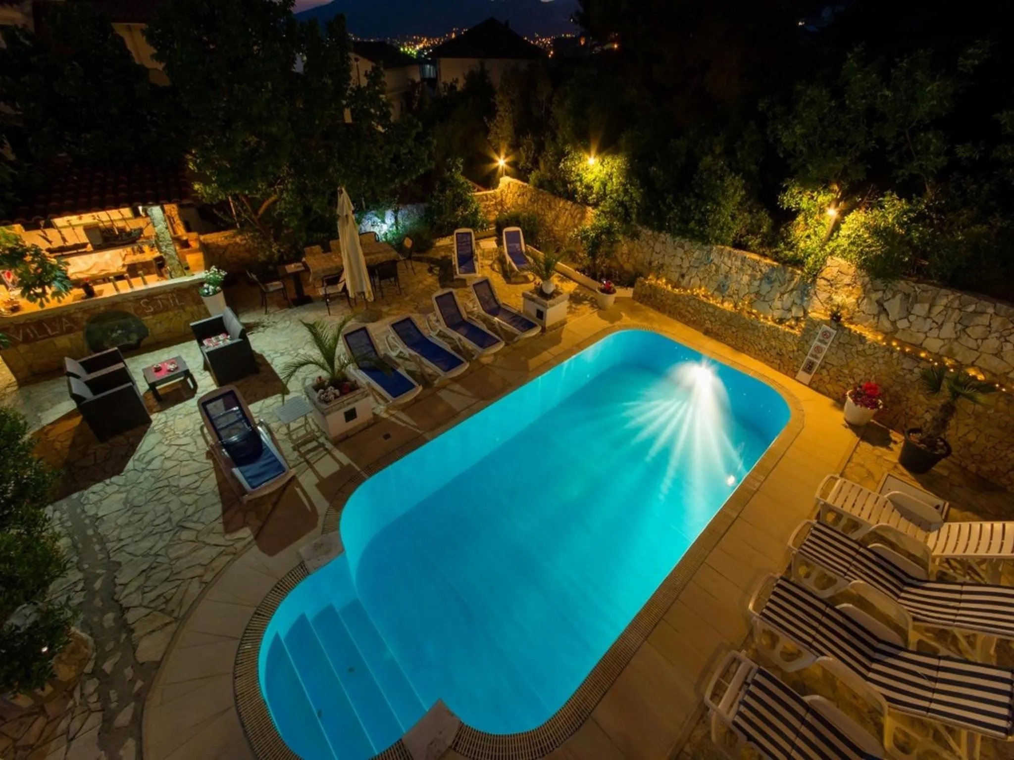 Swimming pool in Villa Stil