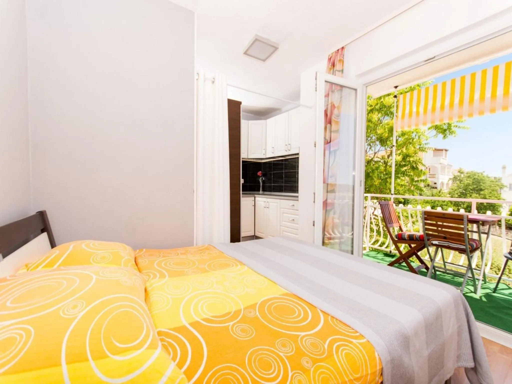 Bedroom, Bed in Villa Stil