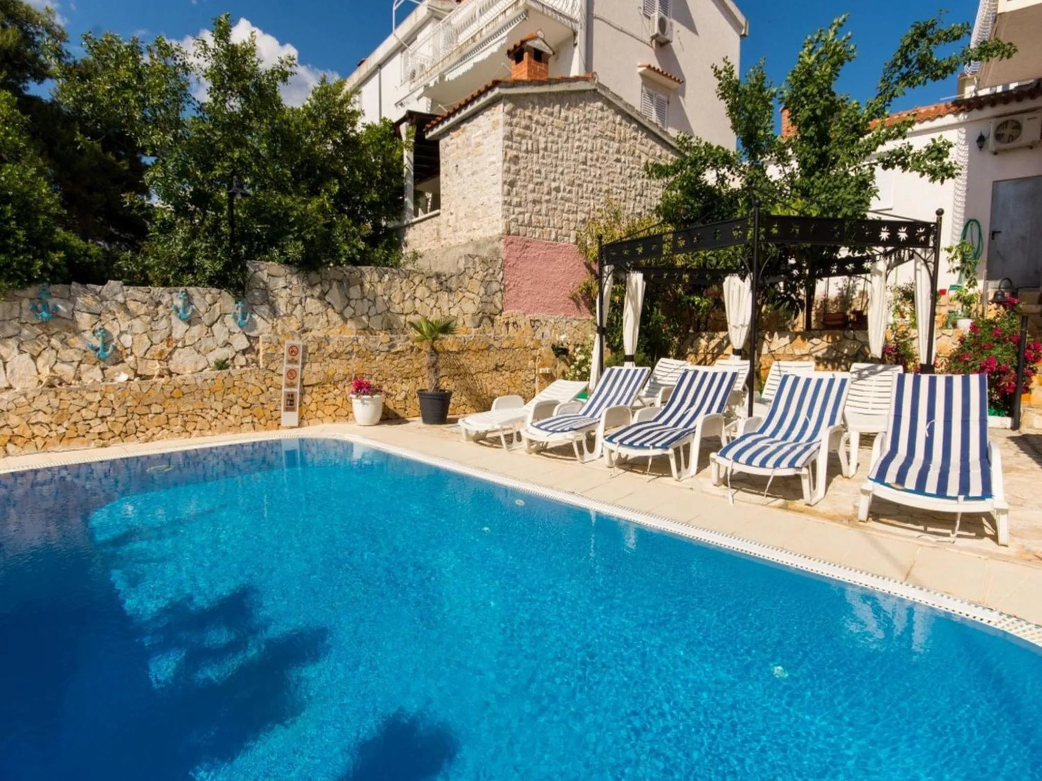 Swimming pool in Villa Stil