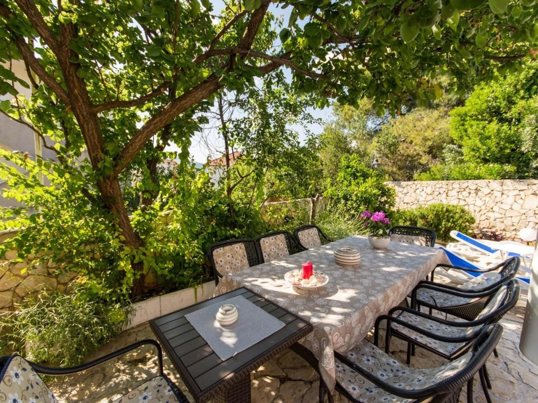 Balcony/Terrace in Villa Stil