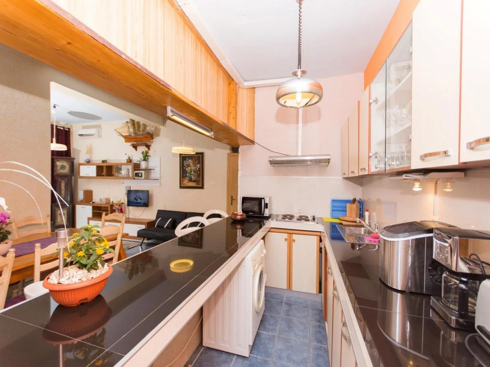 Kitchen or kitchenette in Villa Stil