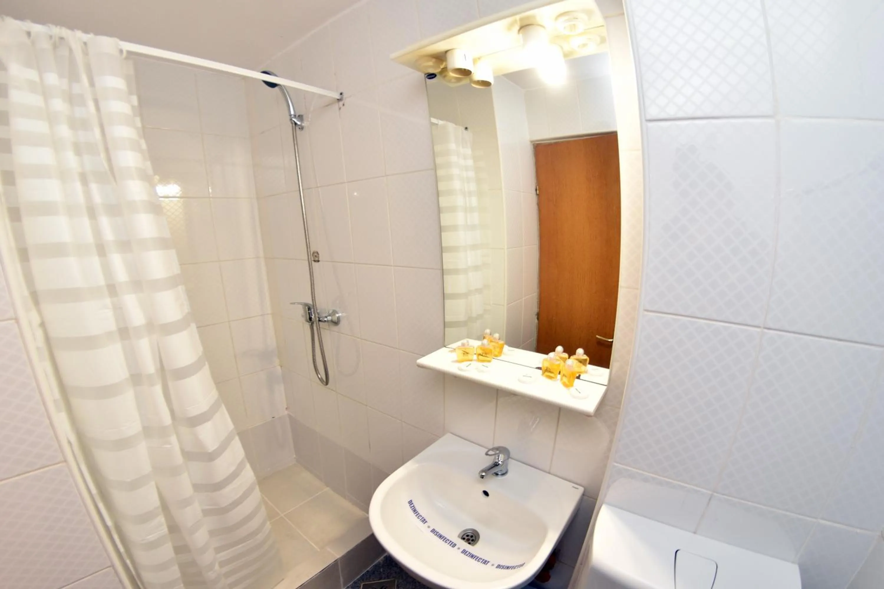 Shower in Hotel Victoria