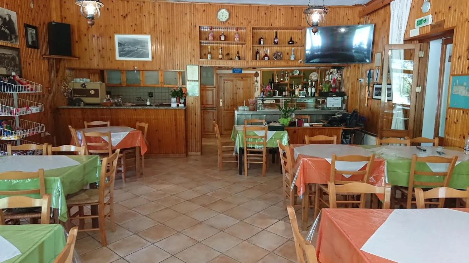 Restaurant/places to eat in Neos Omalos Hotel