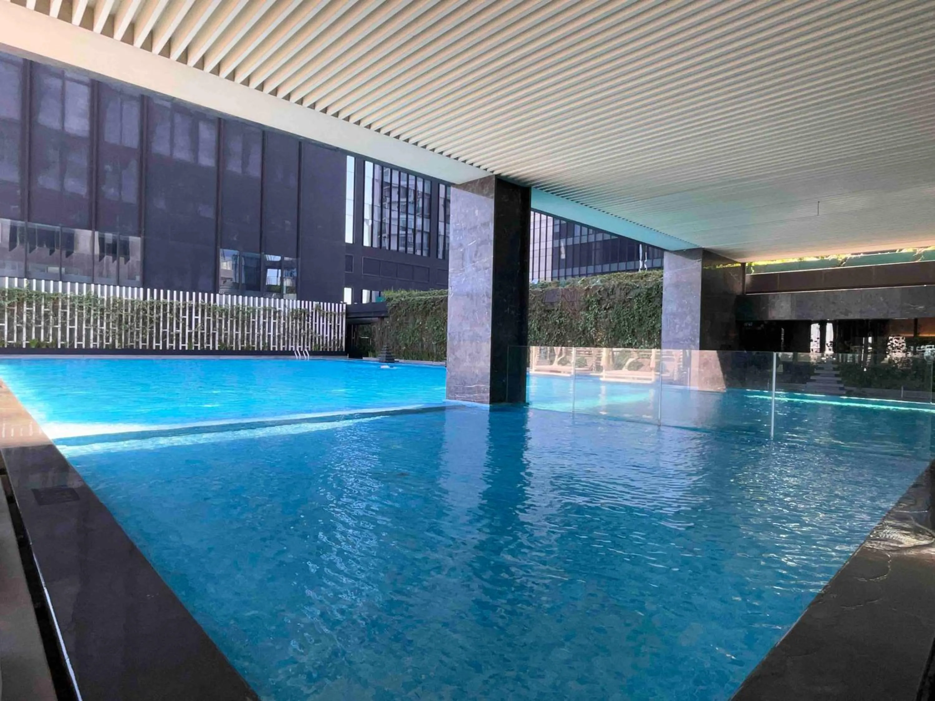 Swimming pool in Wyndham Grand Yangon