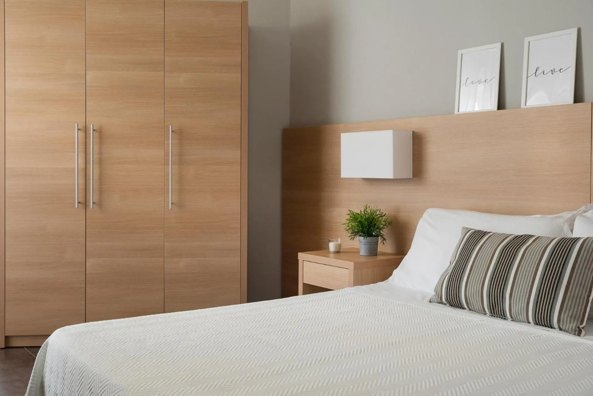 Bedroom, Bed in Duparc Hotel