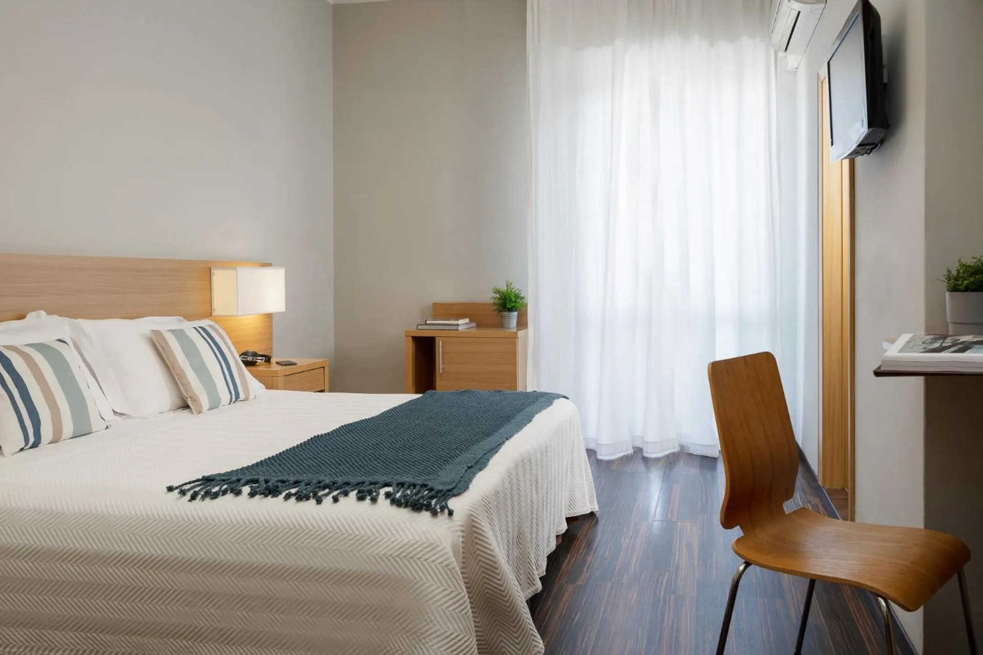 Photo of the whole room, Bed in Duparc Hotel