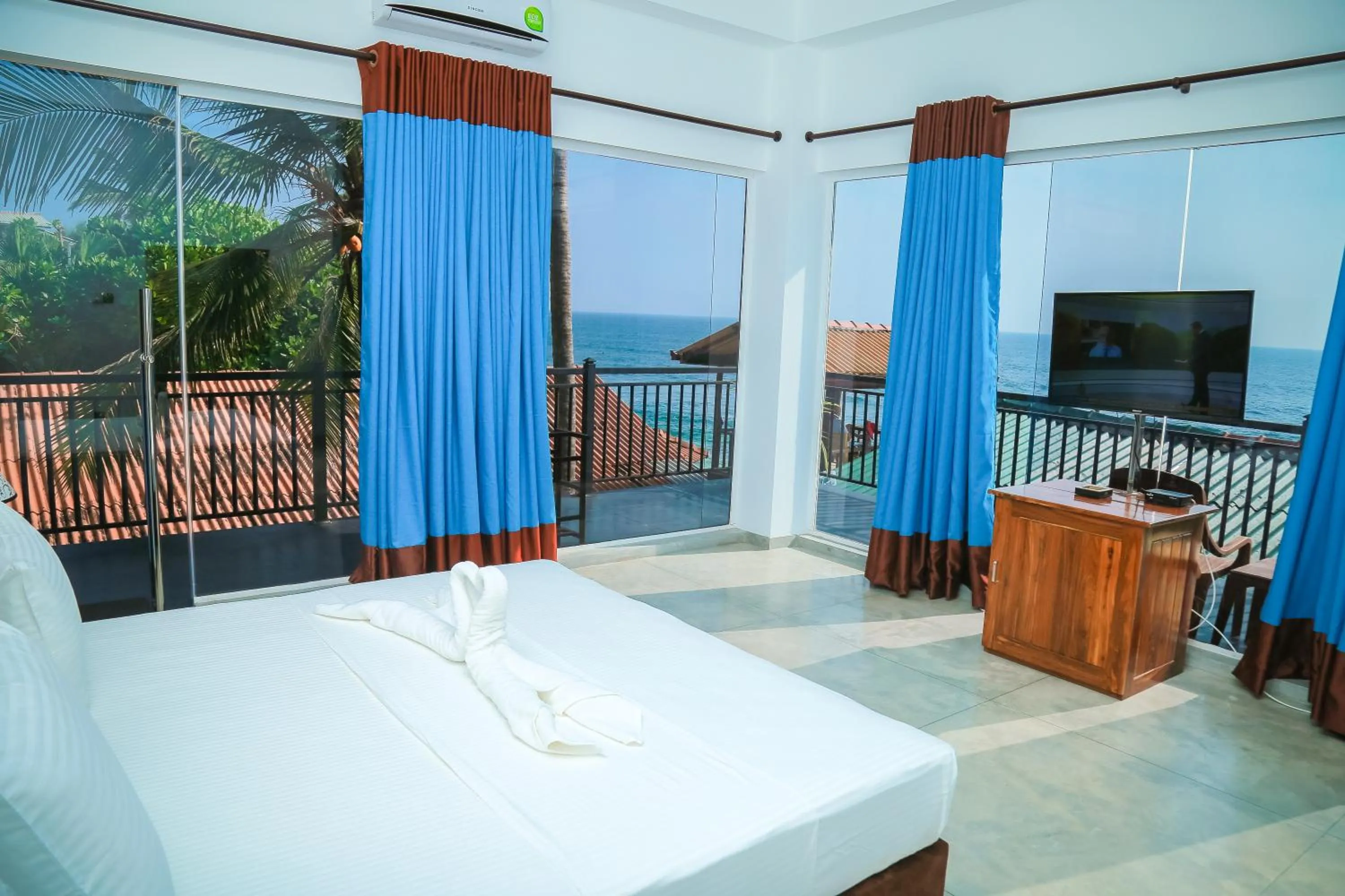 Balcony/Terrace, Bed in Funky Hotel