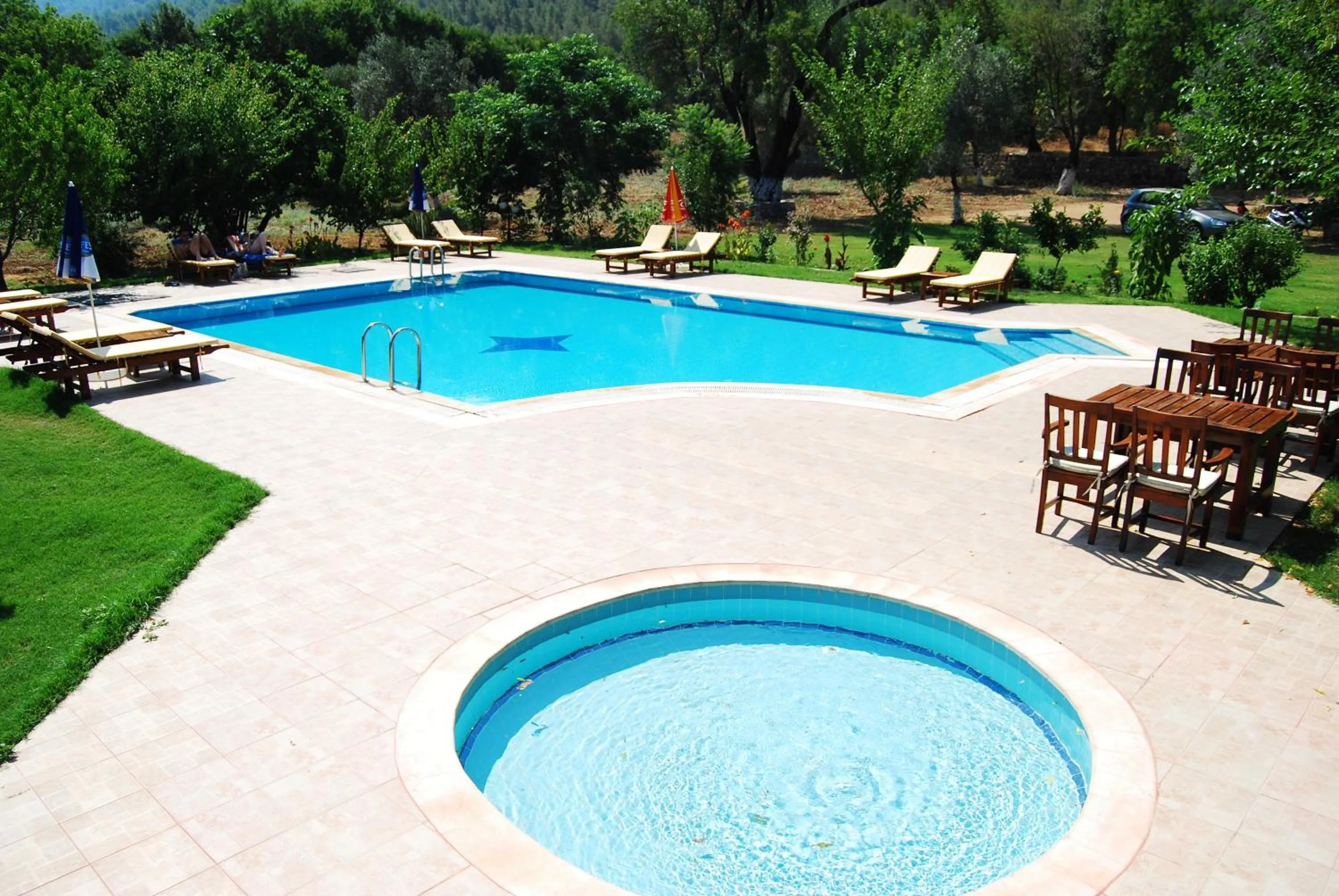 Swimming pool in Doga Apartments